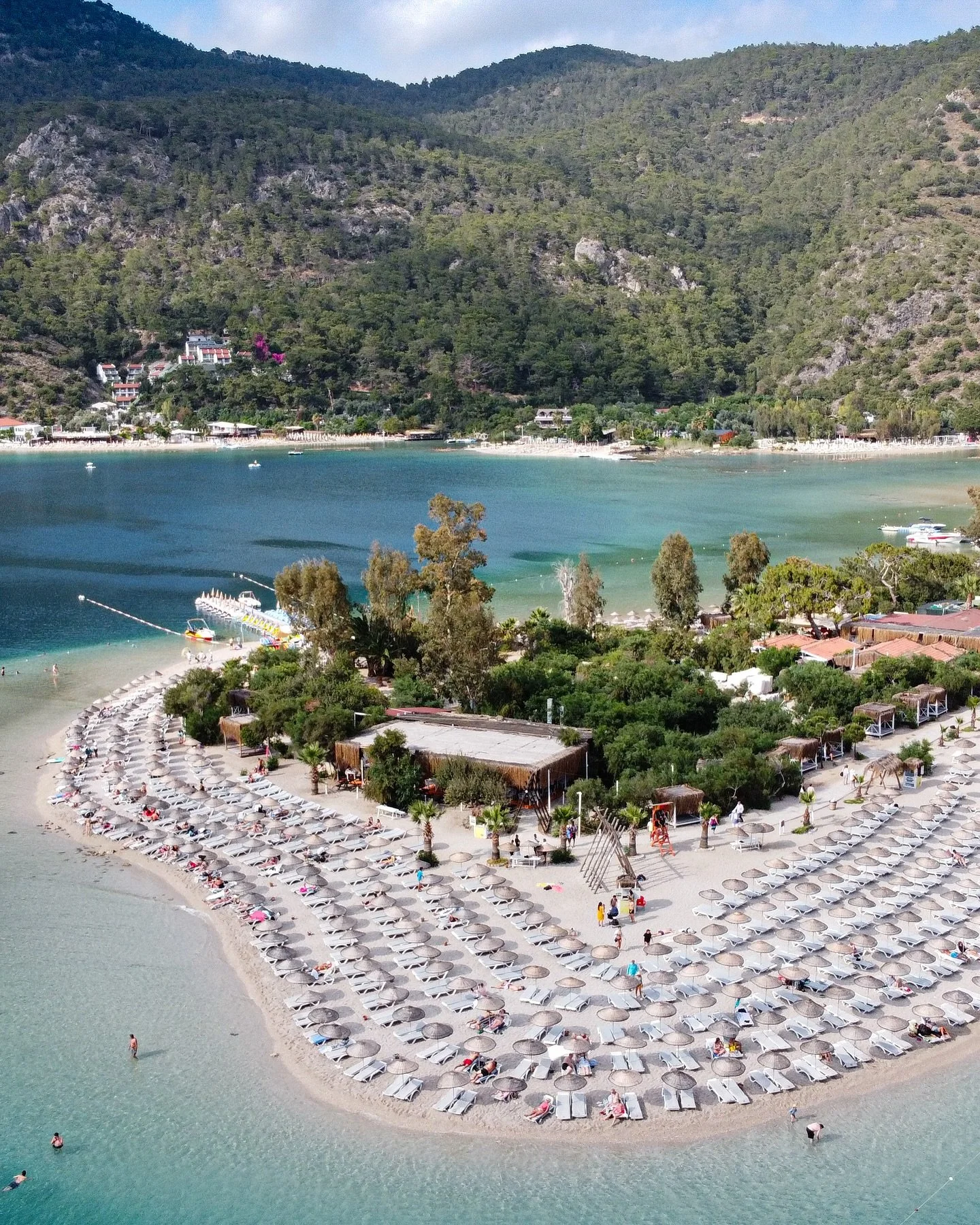 Lost in the blues of Ol&uuml;deniz, T&uuml;rkiye. 

There&rsquo;s no where quite like it. 

🇹🇷

#t&uuml;rkiye #t&uuml;rkiye🇹🇷 #turkiyetravel #&ouml;l&uuml;deniz #oludeniz #faralya #butterflyvalley #dalaman #turkishriviera #visitturkiye #instatrav