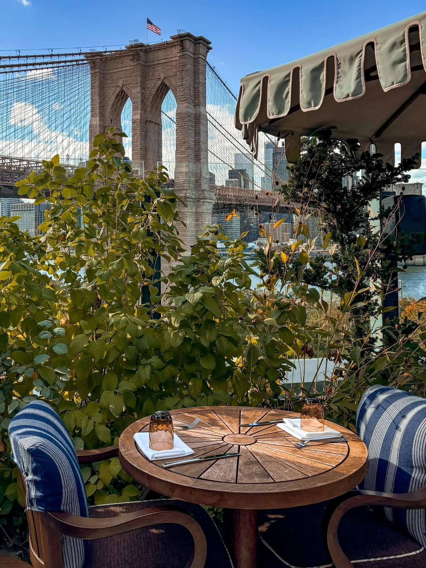 A golden hour love letter to Manhattan 🌇

New York is one of the only postmodern cities that can wow almost as much as the natural beauty of undeveloped landscapes. 

There&rsquo;s just something about it. 

Maybe its how intricately each new build 