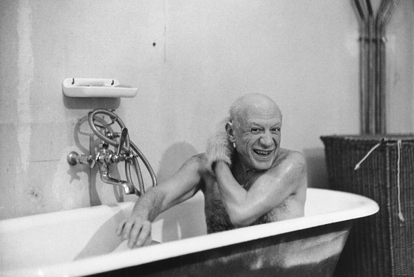 1-pablo-picasso-bathing-on-the-first-day-after-meeting-david-douglas-duncan-8-february-1956-gelatin-silver-print-207-x-25-4-cm-private-collection-c2a9-david-douglas-duncan-2011.jpg