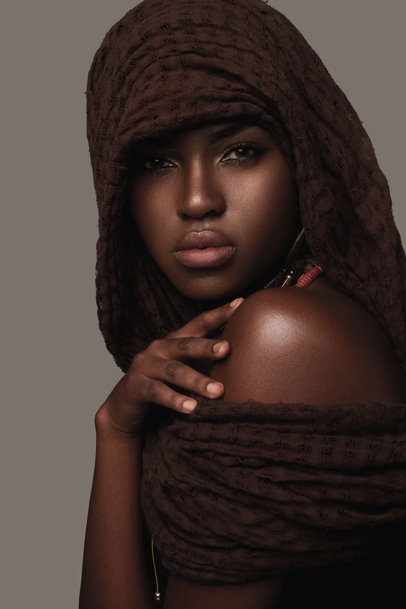 pleas_lorriet_headshot_scarf_IMG_1962_web.jpg