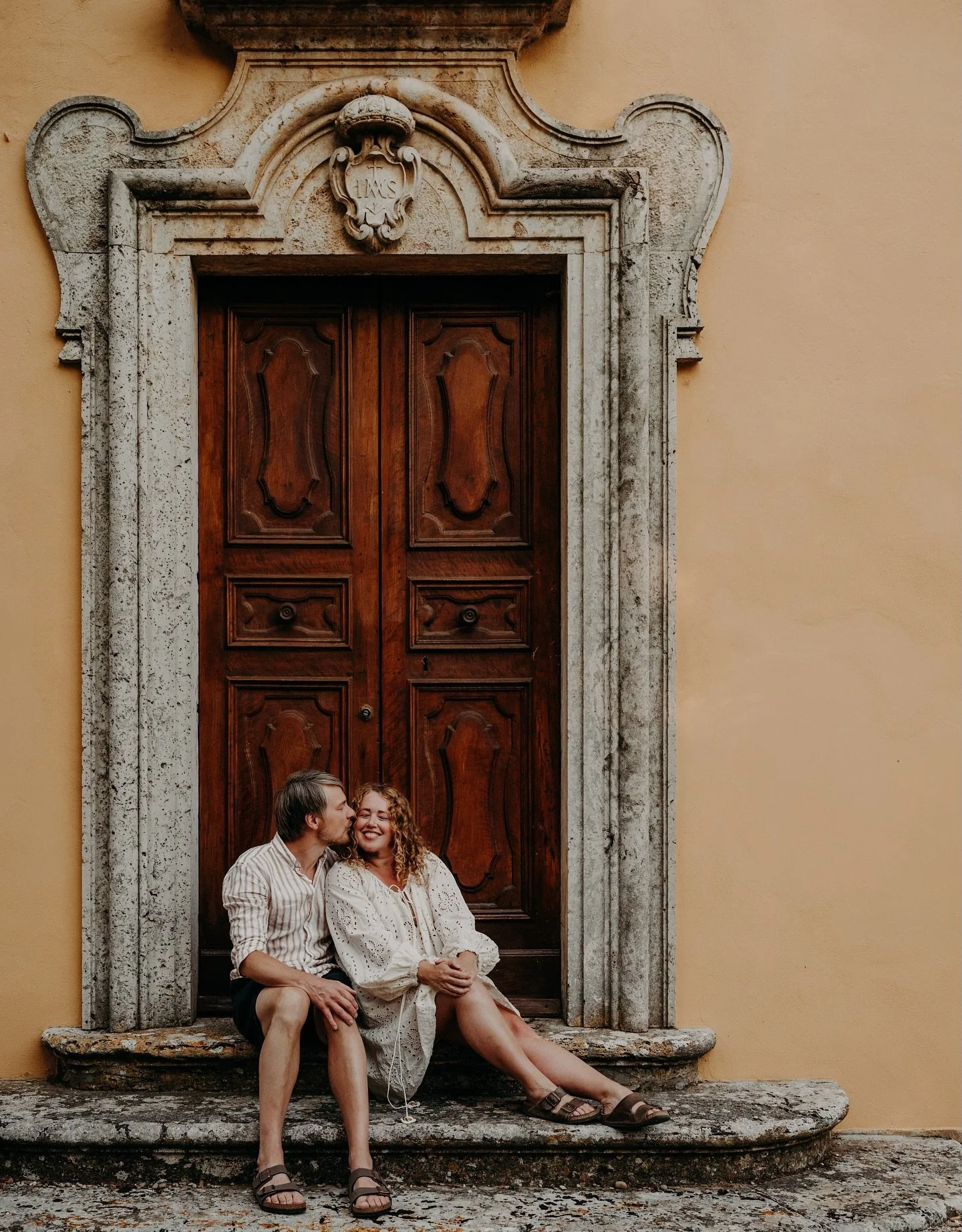 Hidden corners, little stories. 🍋🇮🇹
I can&rsquo;t believe I&rsquo;ve been travelling for 25 years with the love of my life.
Still side by side, still exploring &mdash; now with our little family along for the ride.
This summer we left the usual pa