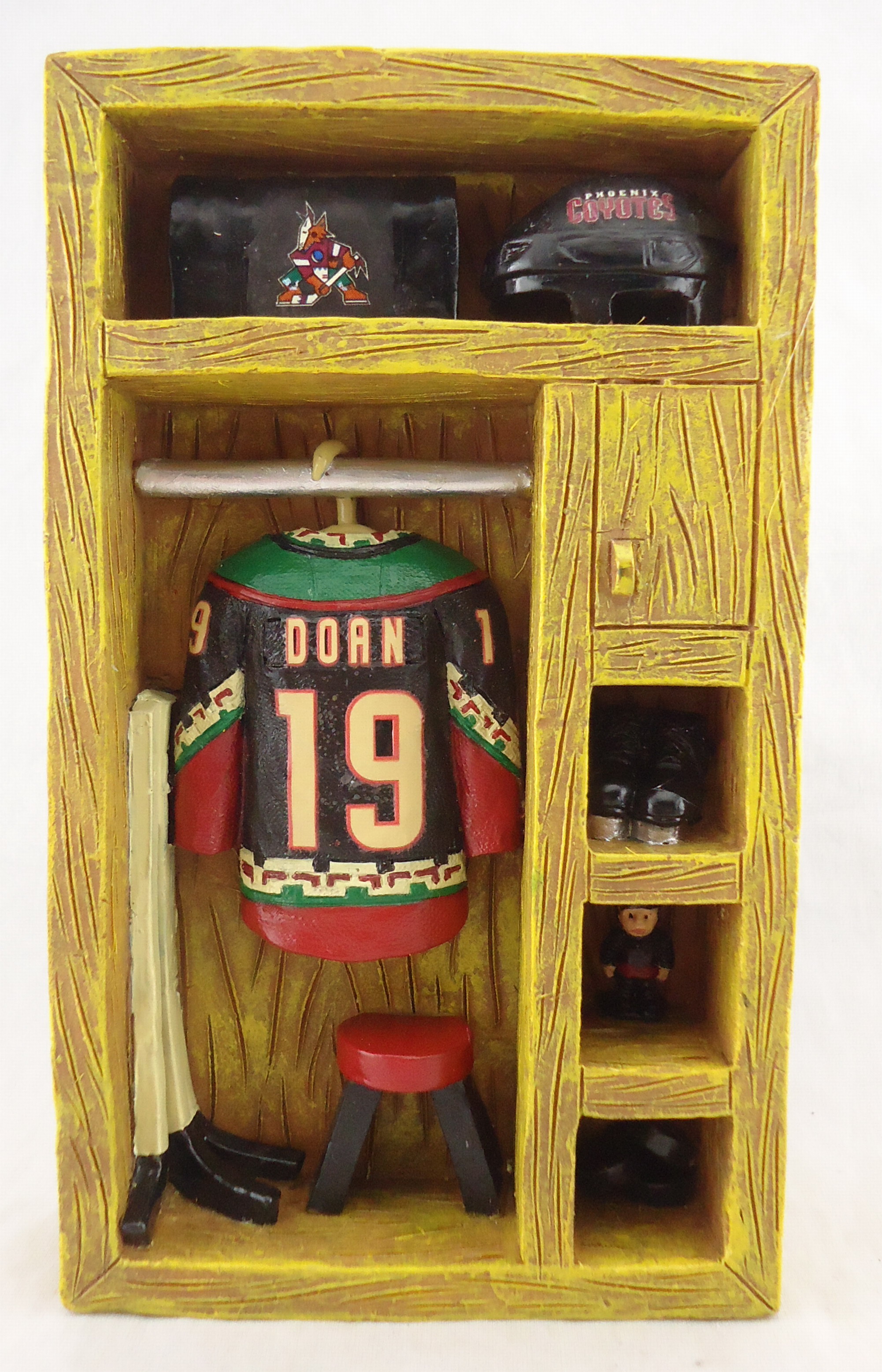 Arizona Coyotes - Shane Doan 111800, Locker.jpg