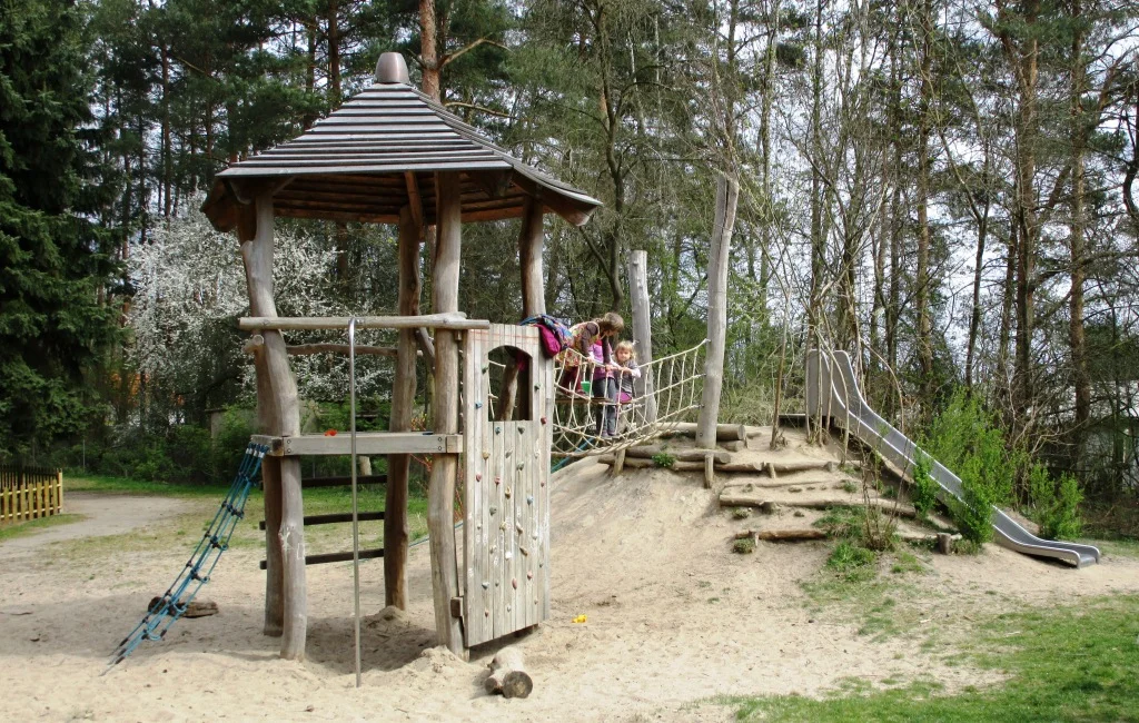 Spielplatz 1.JPG