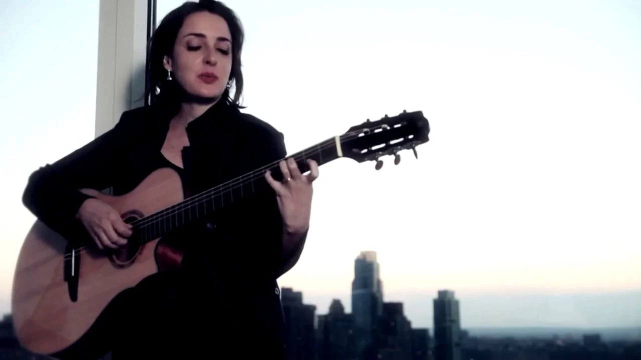 KAY LYRA -" Chaplin sem Cor "