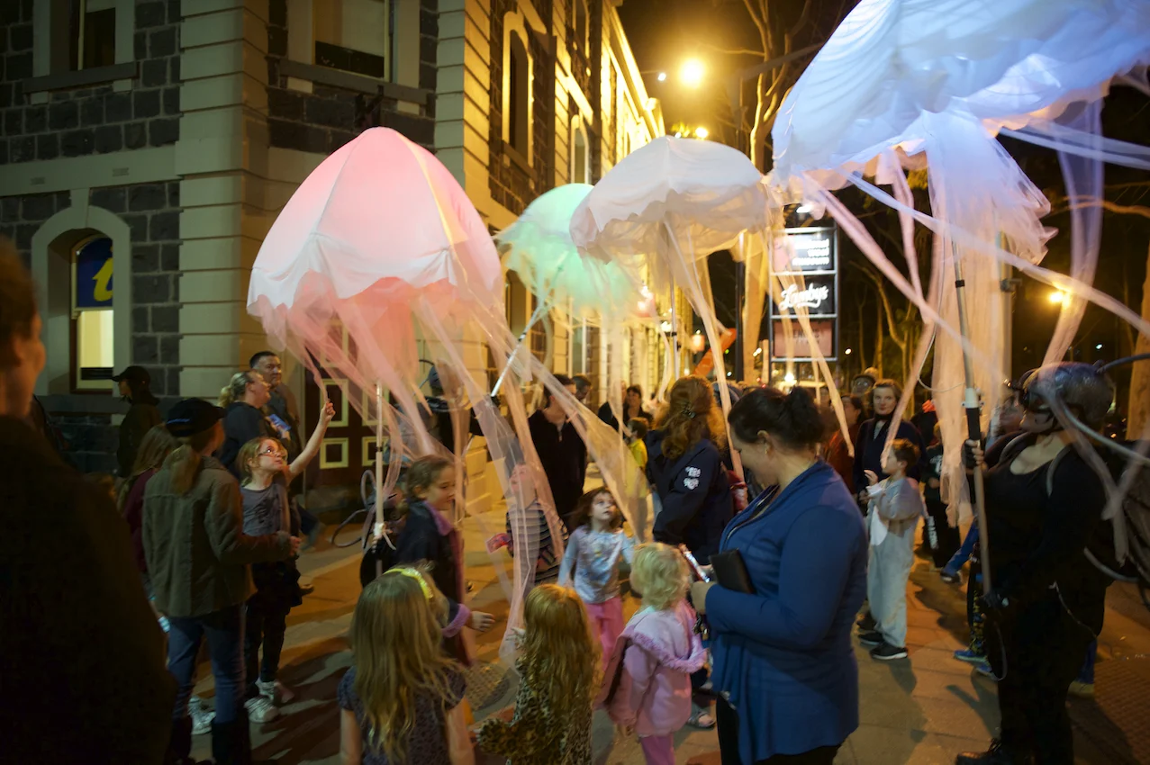 Les Meduses, Barking Spider Theatre; Photographer: Ferne Millen