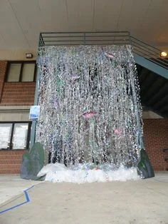 Cascading Light <h4>Gordon students</h4>