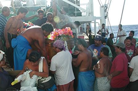 group picutre on boat.jpg