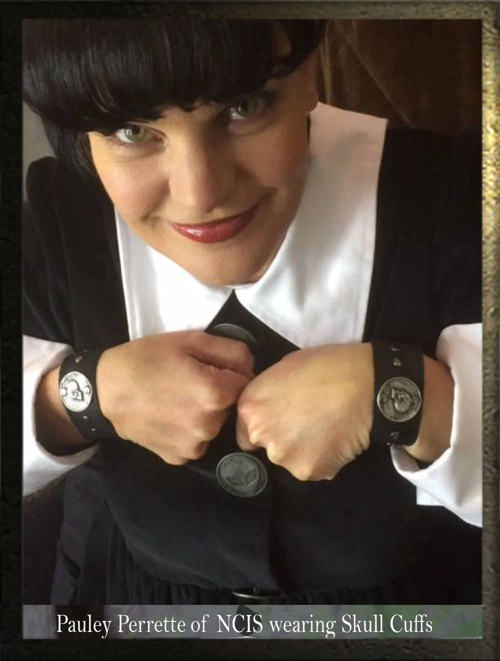 Midsize 1.25" Cuff w/ Side Skull (Black Leather)