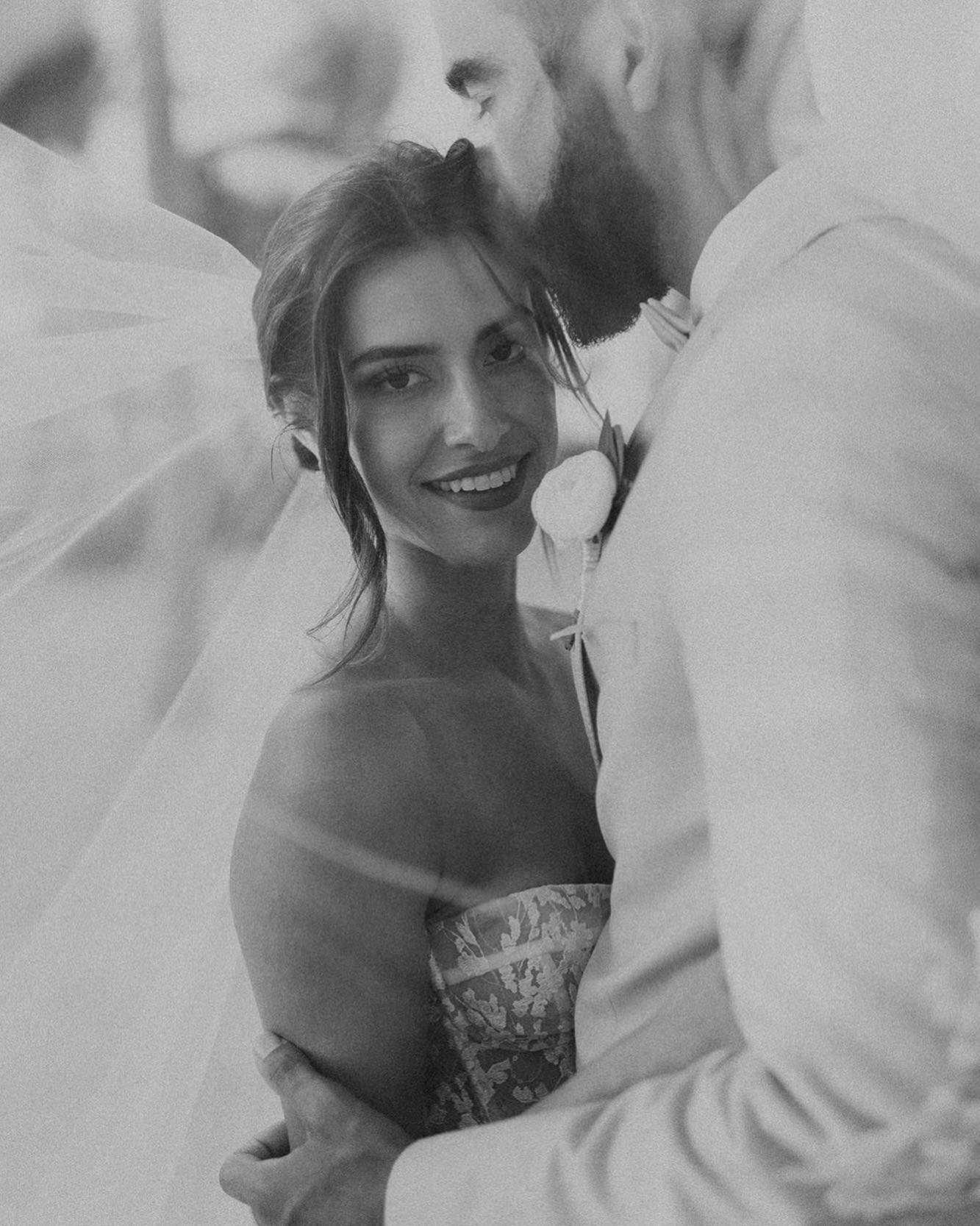 Beautiful ✨ A L E X I S ✨
Shot by super talented @anascaparone 
Wedding by @sosweddingplanners 
.
.
.
.
.
.
.
.
.
#hiltontulum #hilton #tulum #bridal #brides #makeup #makeupartist #beauty #bride #bridalinspiration #bridalinspo #wedding #weddingdress 