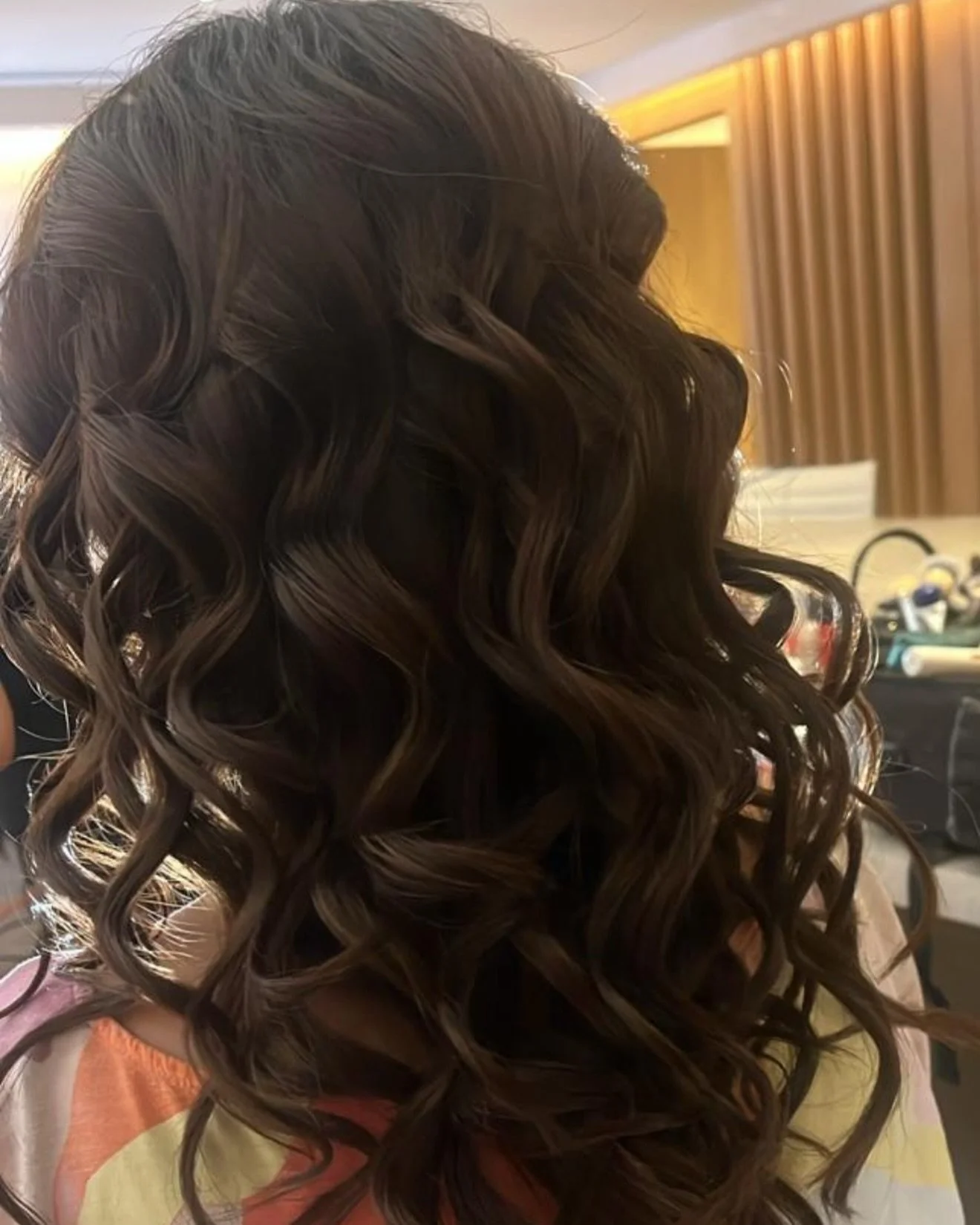 Fun waves for a wedding guest 🤍
Natural movement and beach elegance

Ondas cool para una invitada de boda.
Movimiento natural y elegancia de playa. 

#beachwaves #hairinspo #cancun #theglamartists #weddinginspo