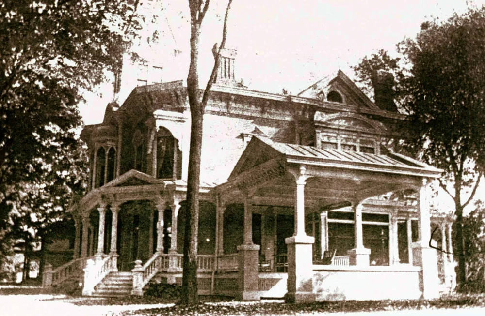Porte Cochere gt.jpg