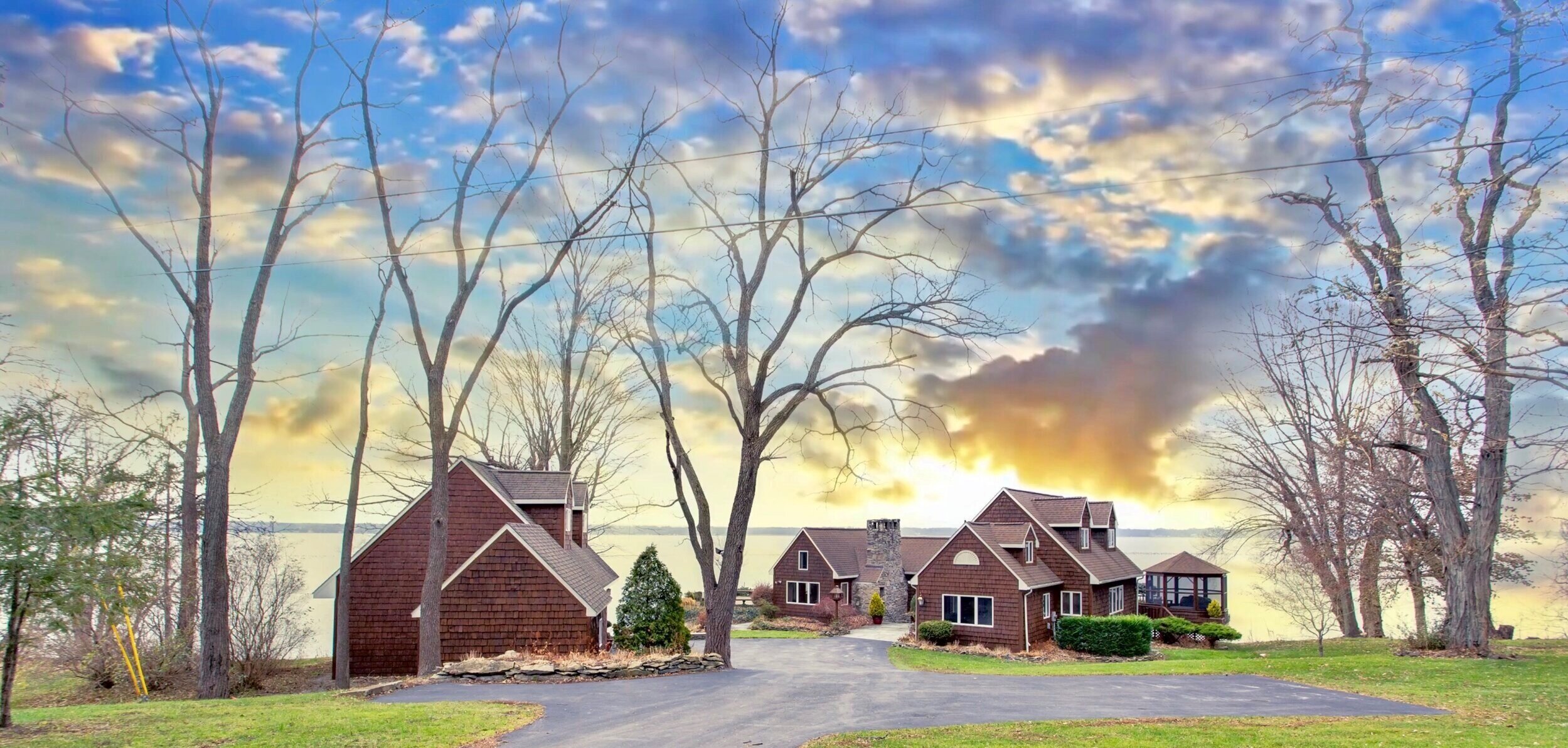 CAYUGA LAKEFRONT RESIDENCE 