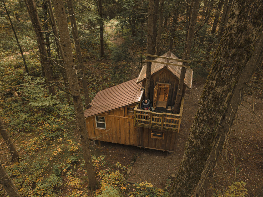 Goodalls+Treehouse+at+Wellnesste+Lodge+in+Upstate+NY_Balcony+view_Morning+Coffee_Drone+Photo.jpg