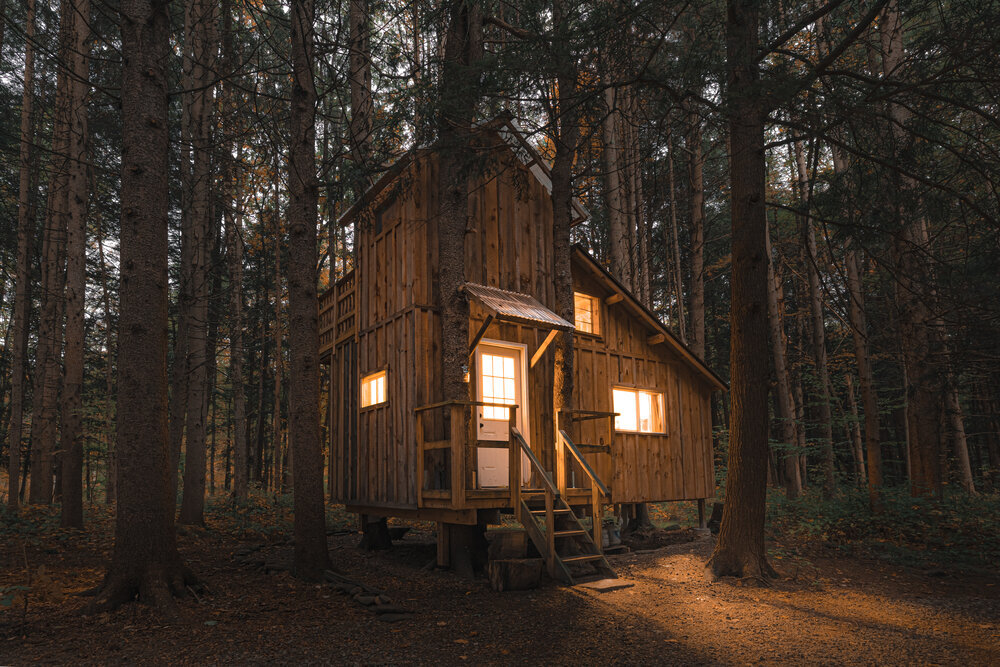 Goodalls+Treehouse+at+Wellnesste+Lodge+in+Upstate+NY_Ground+View+at+Twilight+2.jpg