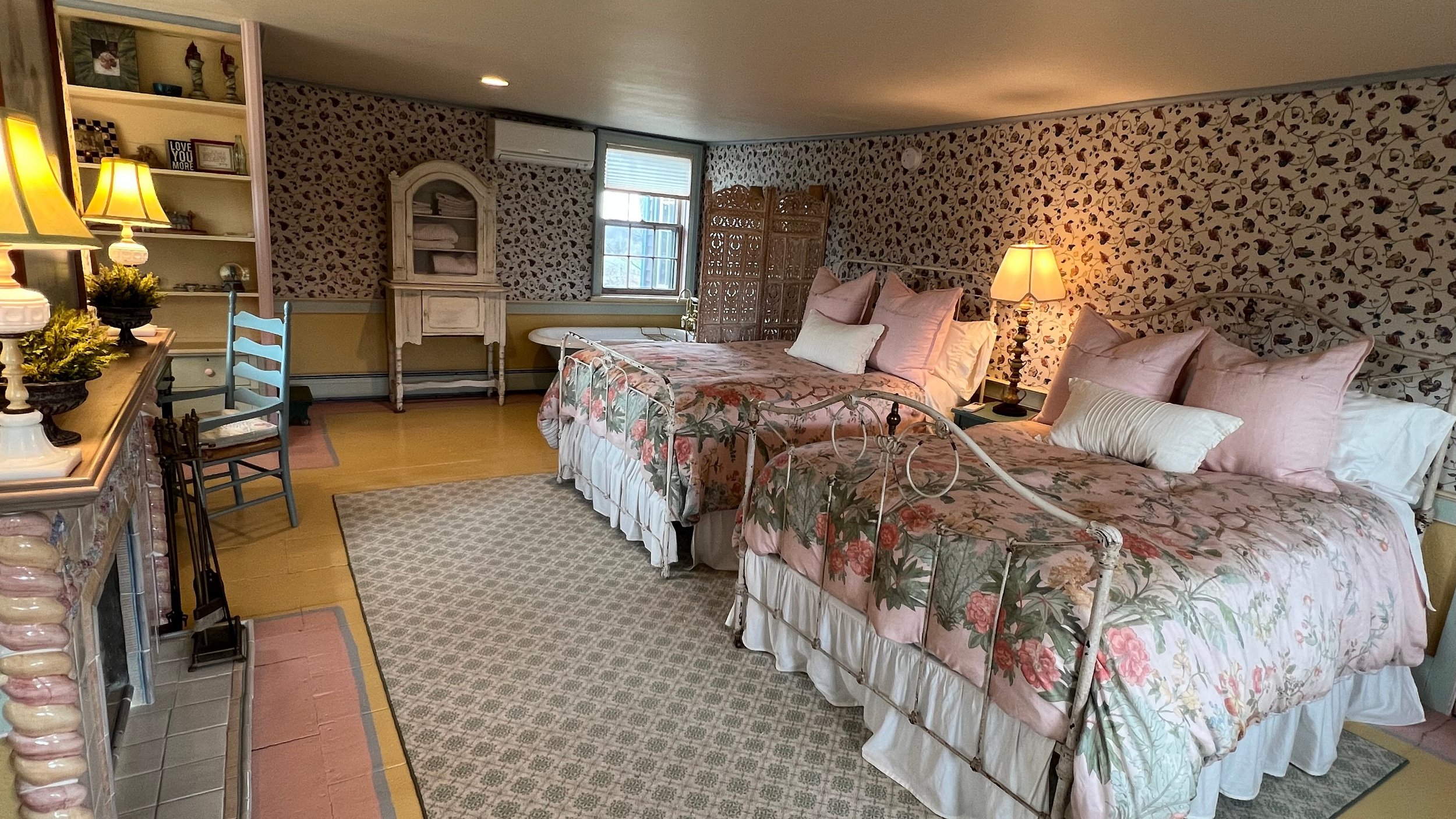 5 Flower bedroom.jpg