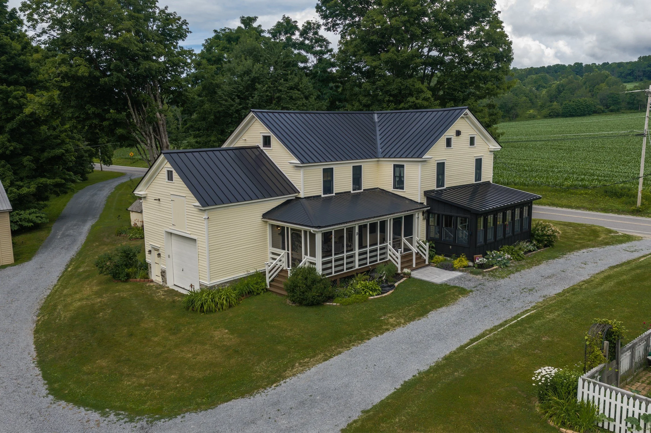 Lakeview Barns 05.jpg