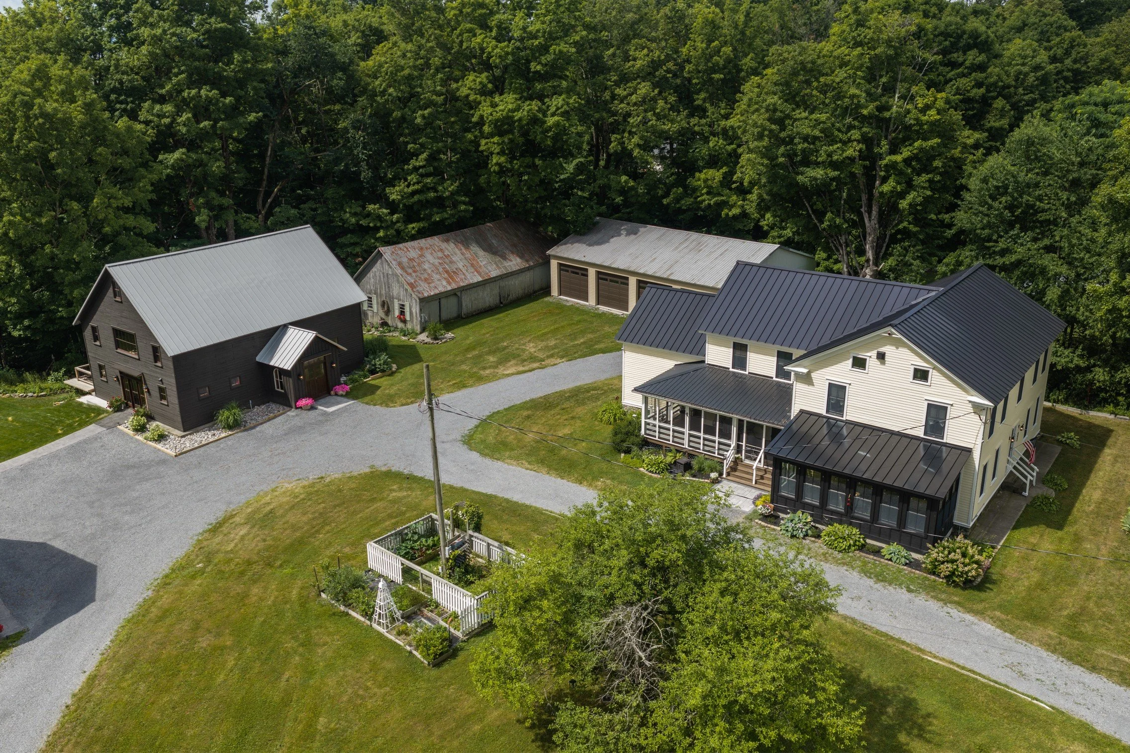 Lakeview Barns 11.jpg
