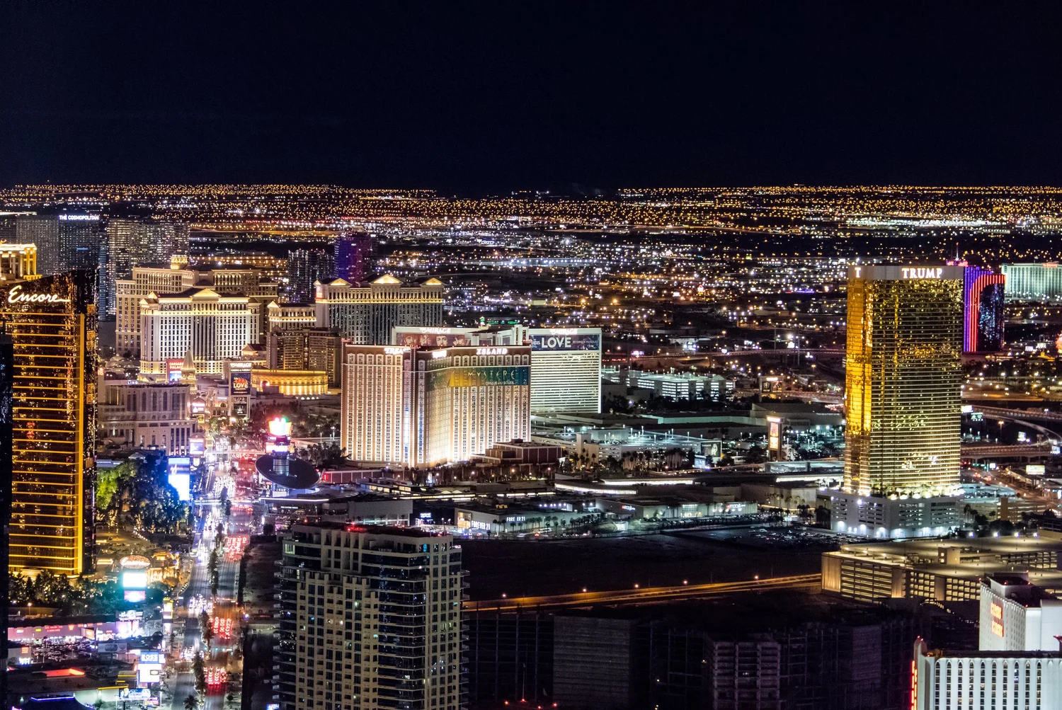 The Pinnacle Penthouse — photograph 11