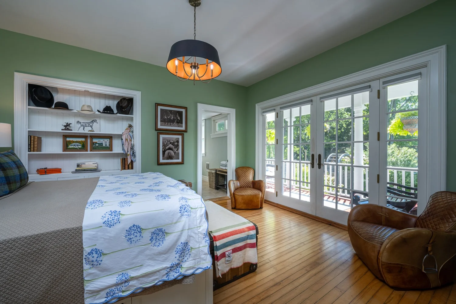 The Barrow House — photograph 11
