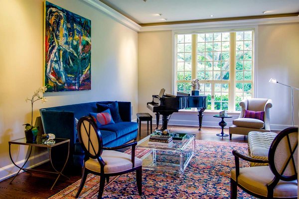 The living room at the home of Tahamtan Ahmadi and Parisa Abdollahi in Rydal, Pennsylvania. (JEFF FUSCO / For the Philadelphia Inquirer)