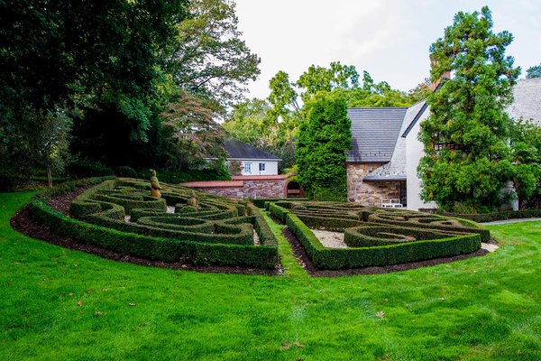 Sculpted rear garden at the home of Tahamtan Ahmadi and Parisa Abdollahi in Rydal, Pennsylvania. (JEFF FUSCO / For the Philadelphia Inquirer)