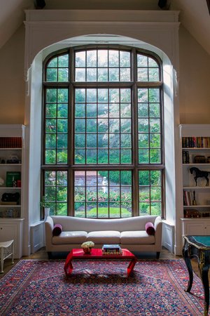  The 'Cathedral Room' at the home of Tahamtan Ahmadi and Parisa Abdollahi in Rydal, Pennsylvania. (JEFF FUSCO / For the Philadelphia Inquirer) 