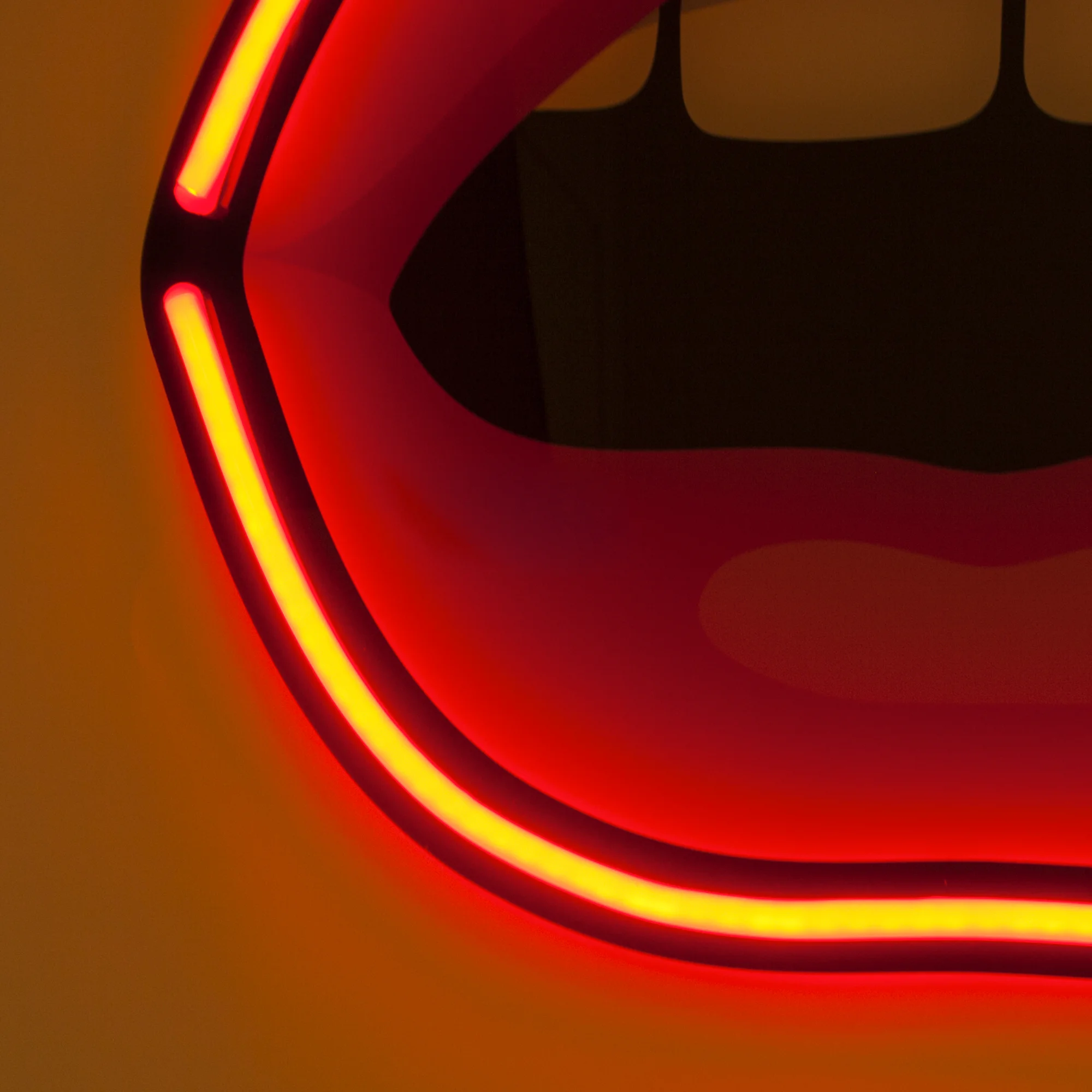 Seletti-Studio-Job-Led-Lamp-Mouth-131002.jpg