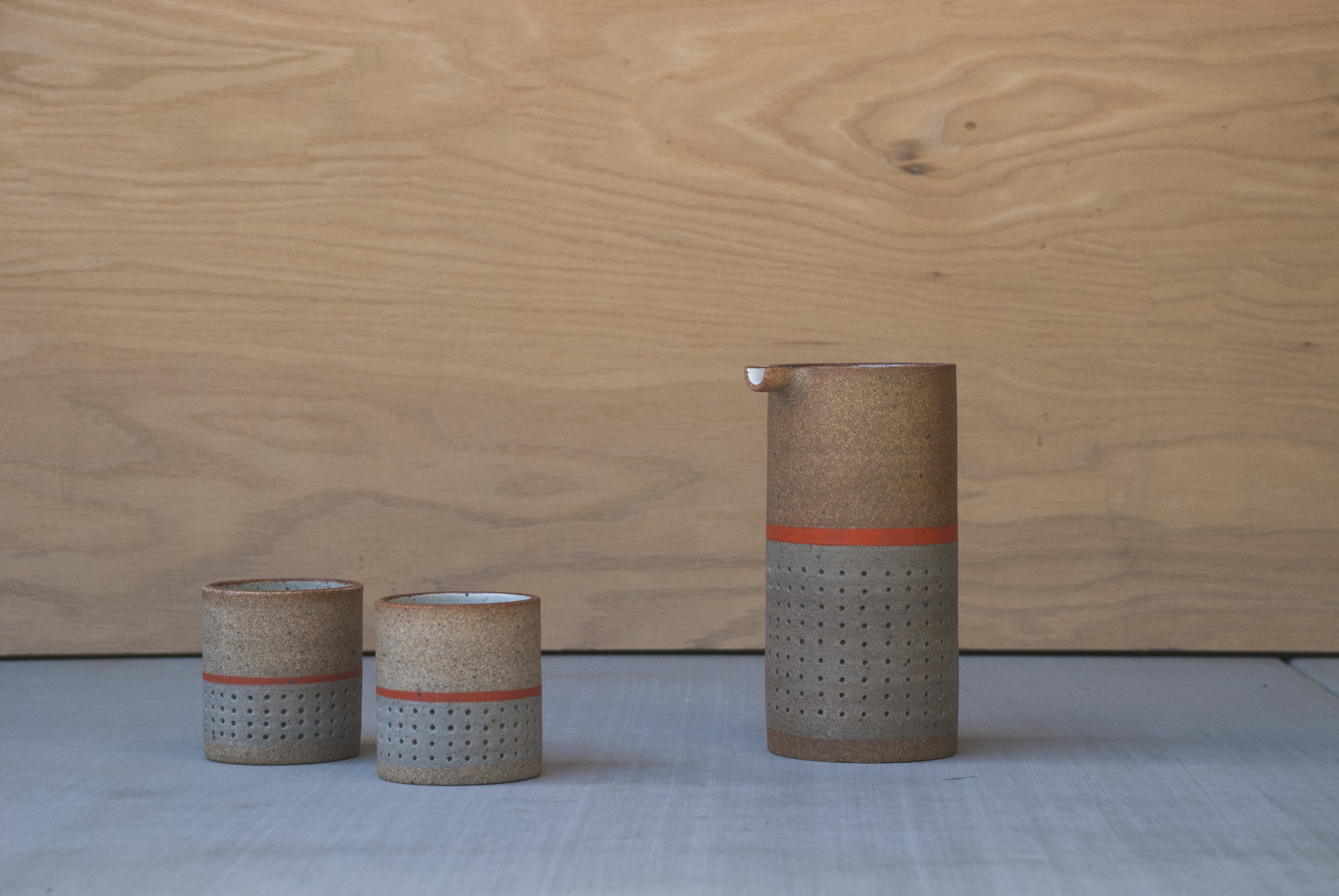 Raw and gray with red band Dot pitcher set01.jpg