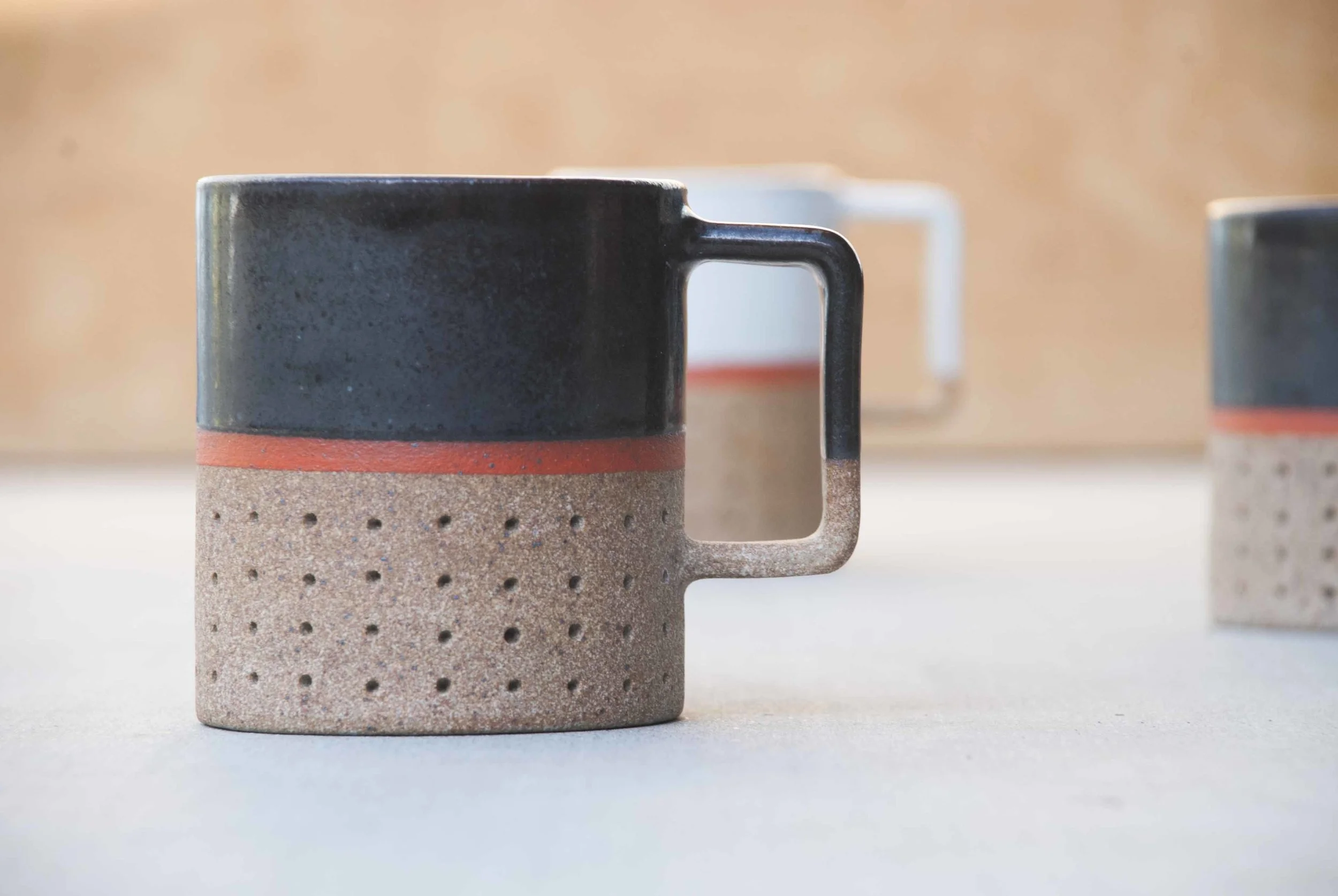 Dot Metro red line | Black | STD mug