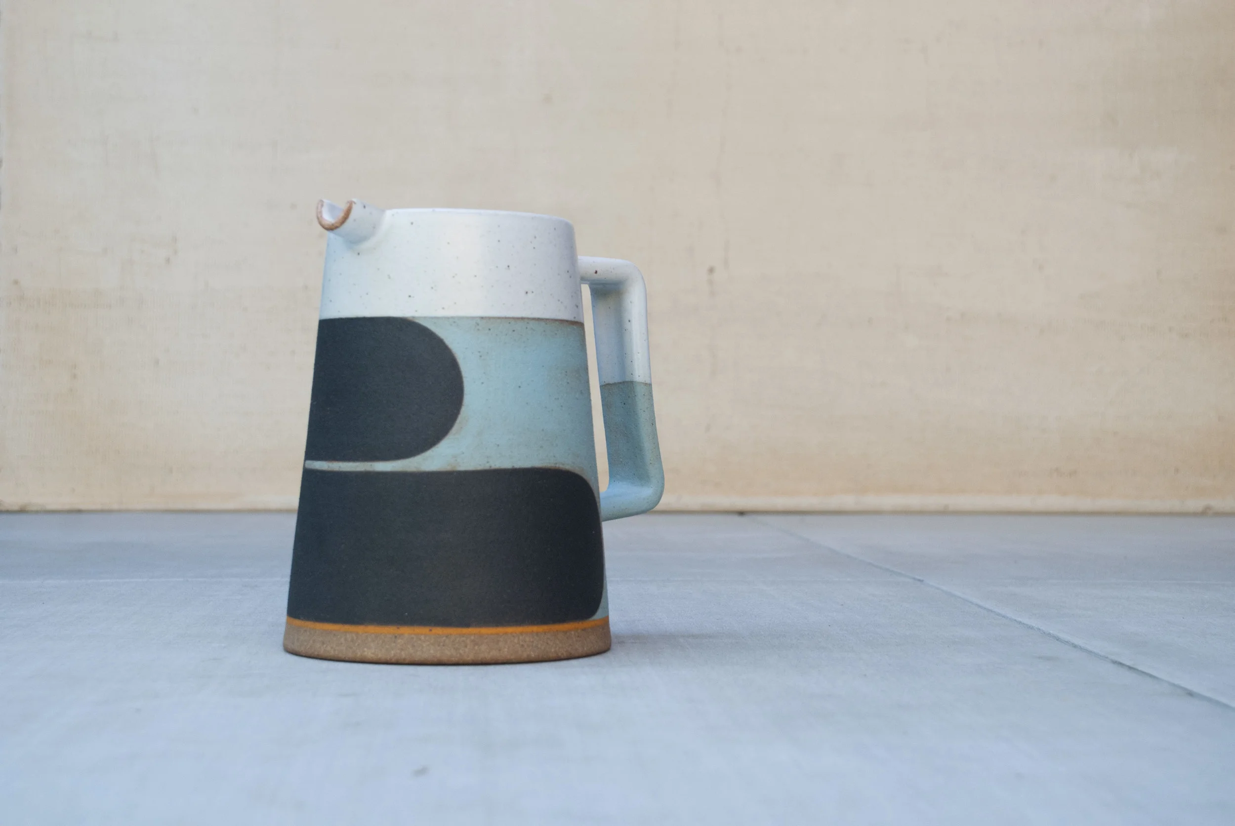 Green and Black B pitcher01.jpg