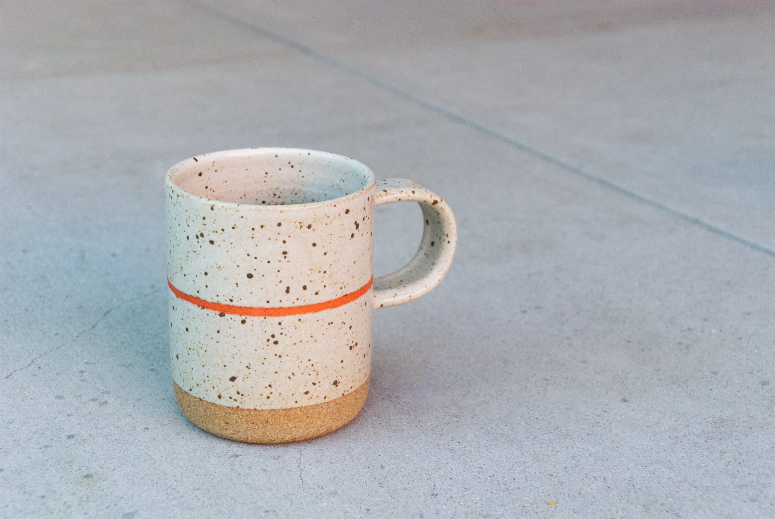 Metro White L Mug01.jpg