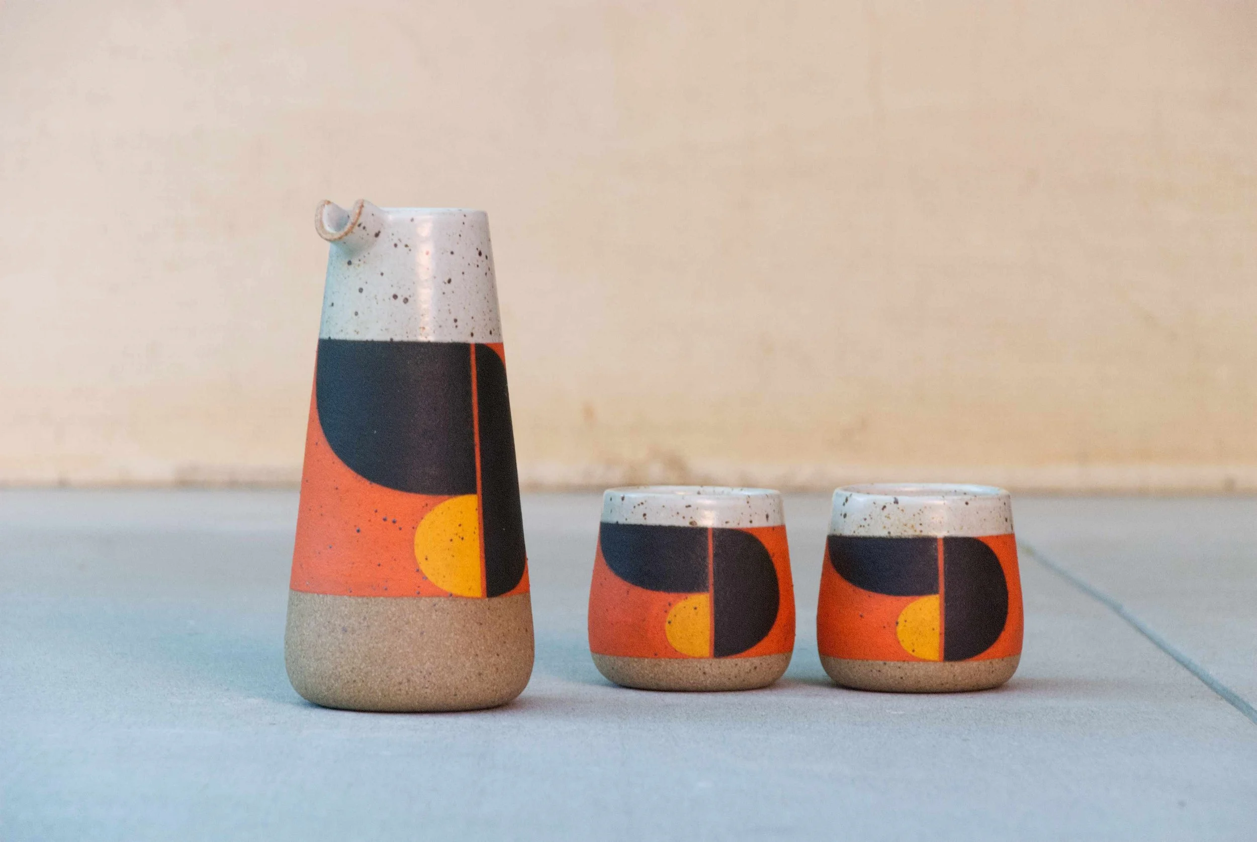 Red Graphic Decanter Set01.jpg