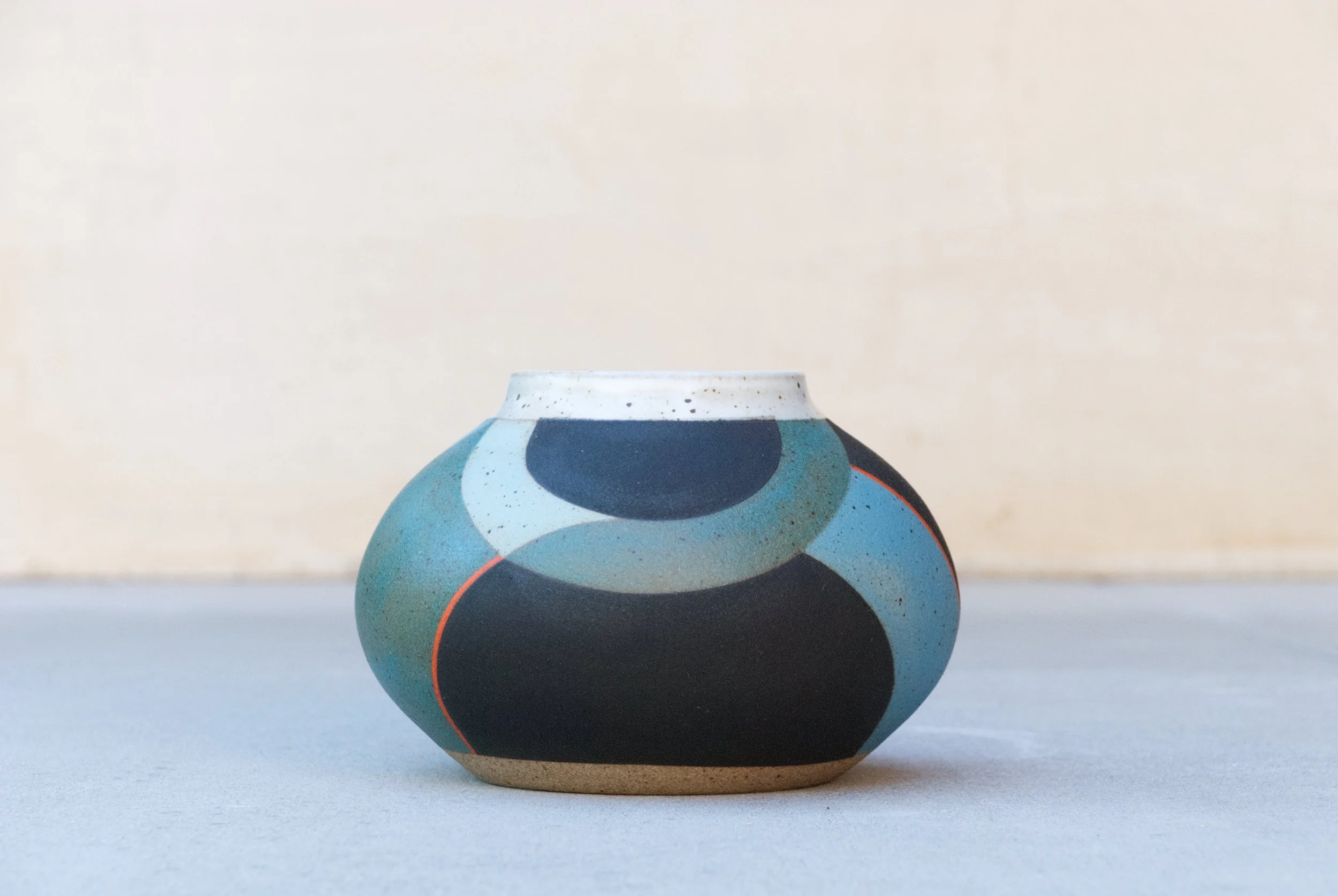 Swell Vase C01.jpg