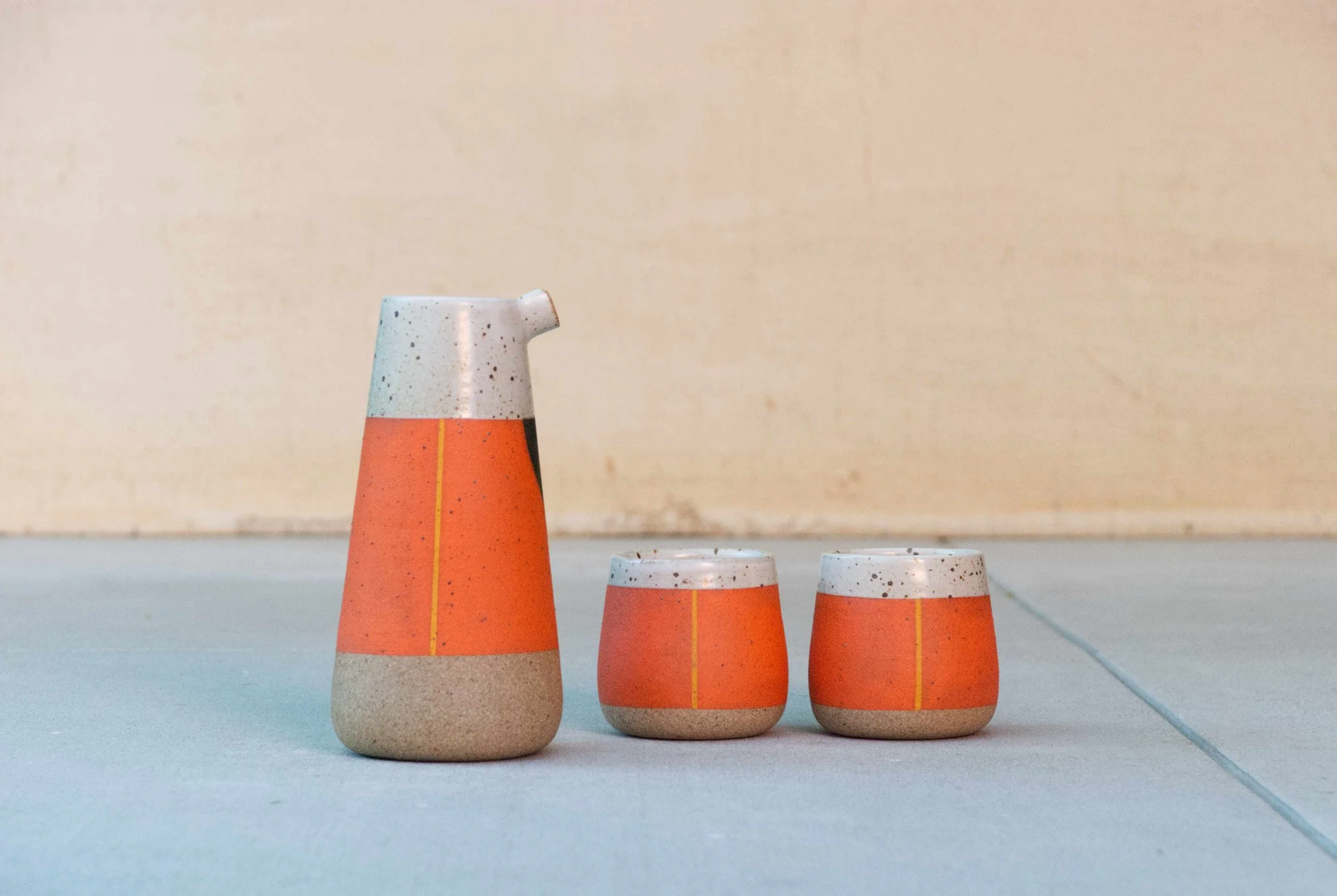 Red Graphic Decanter Set02.jpg