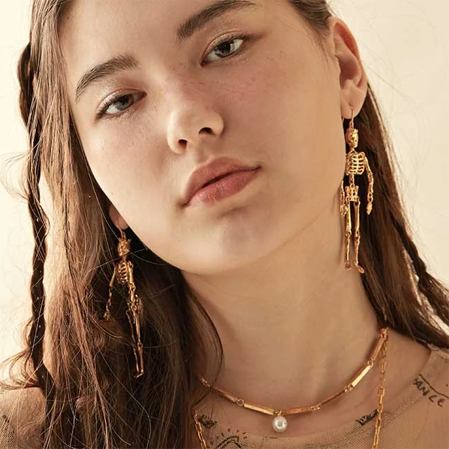 JIWONCHOI_EgoEarrings_Portrait.jpg