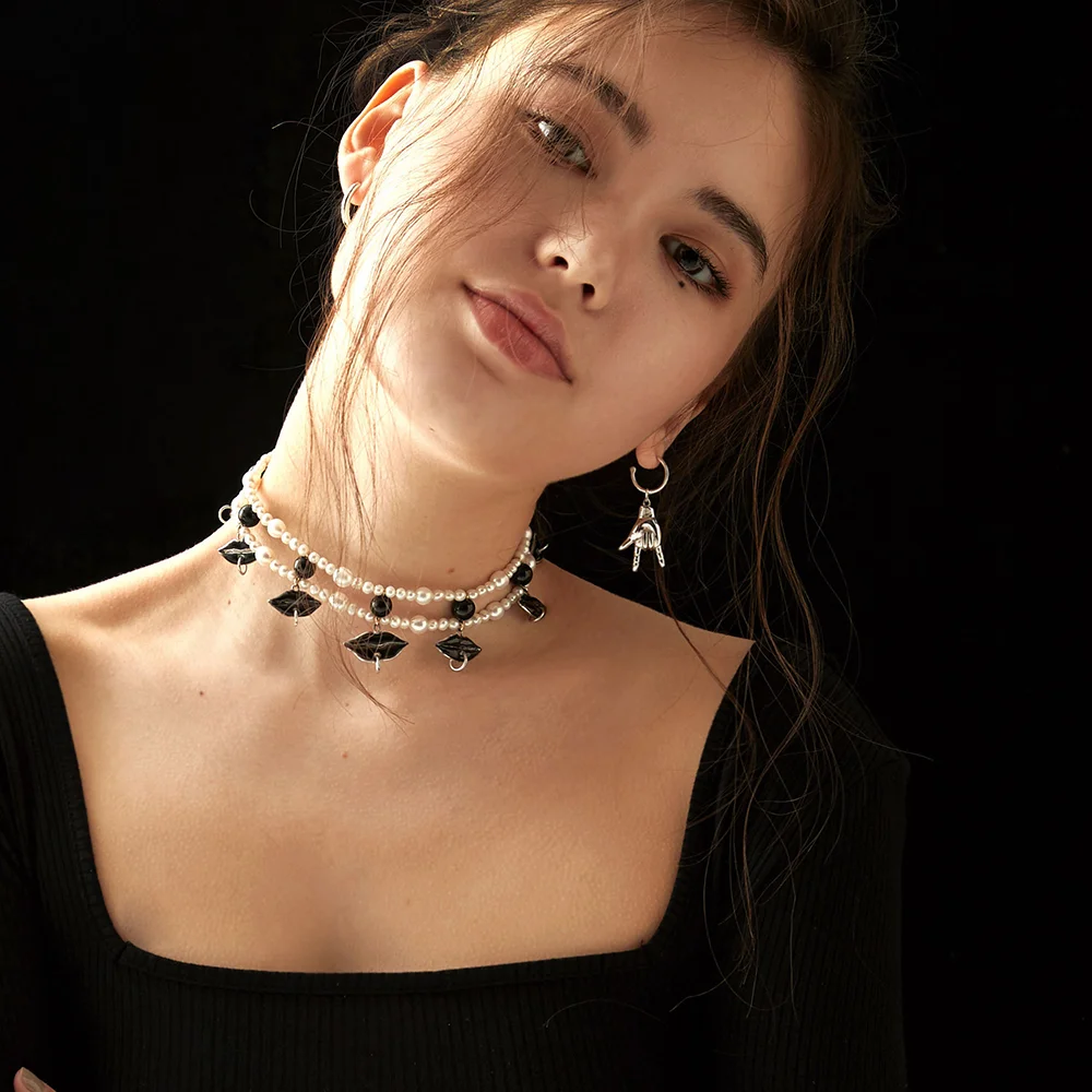Corna_Hoop_Portrait_Silver.jpg