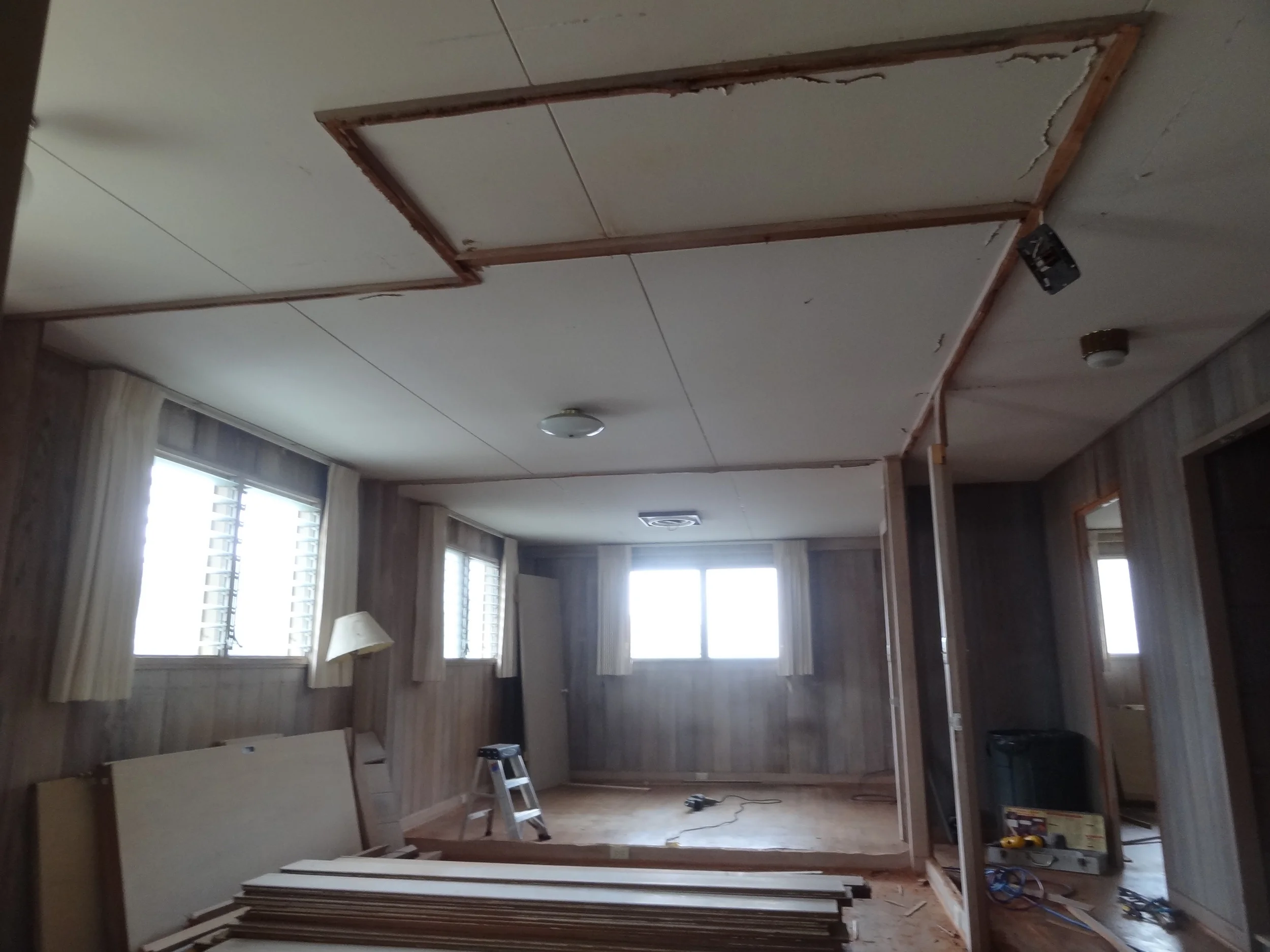 DECONSTRUCTION: Manoa House