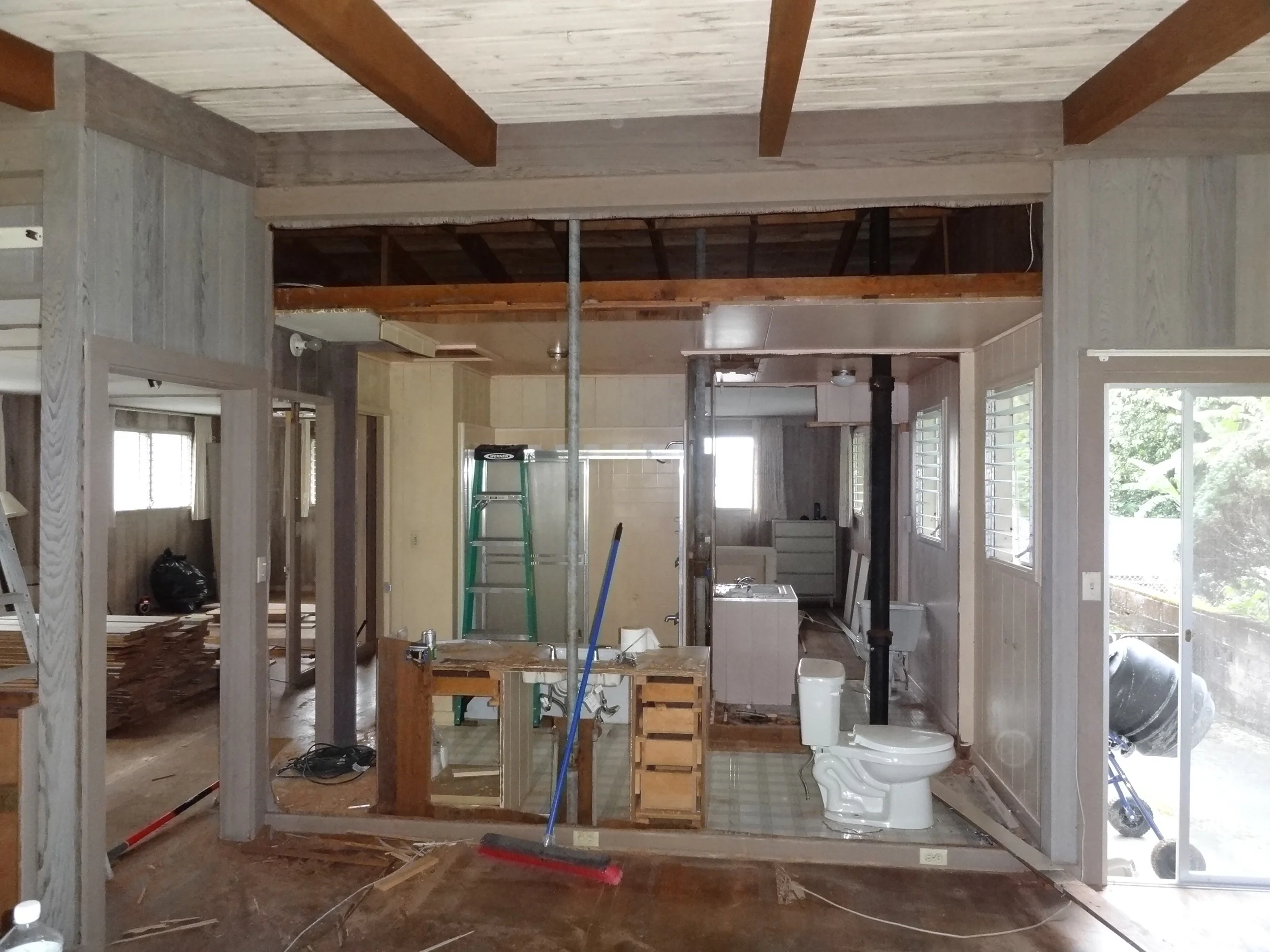 DECONSTRUCTION: Manoa House