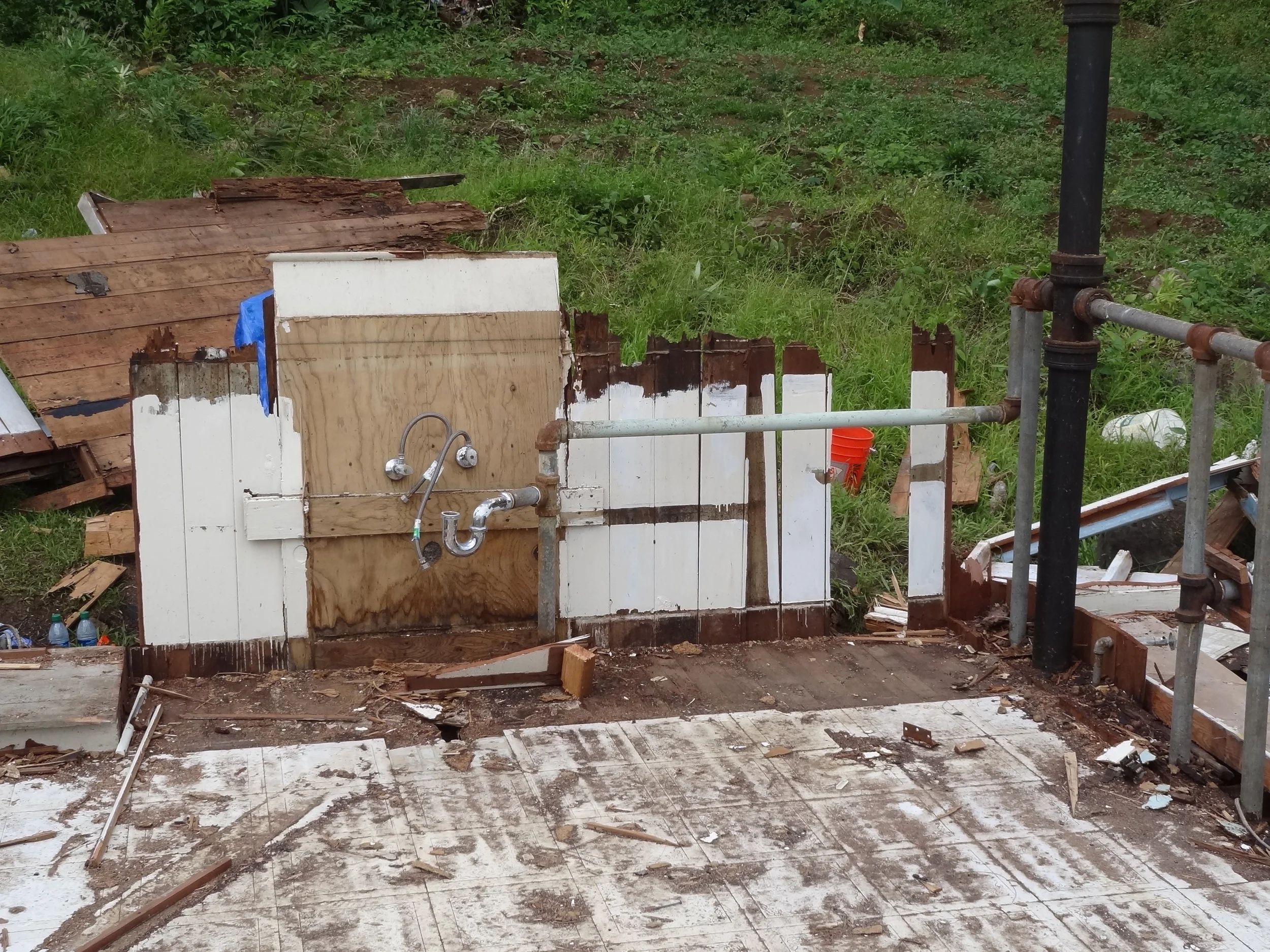 DECONSTRUCTION: Kalihi Valley House