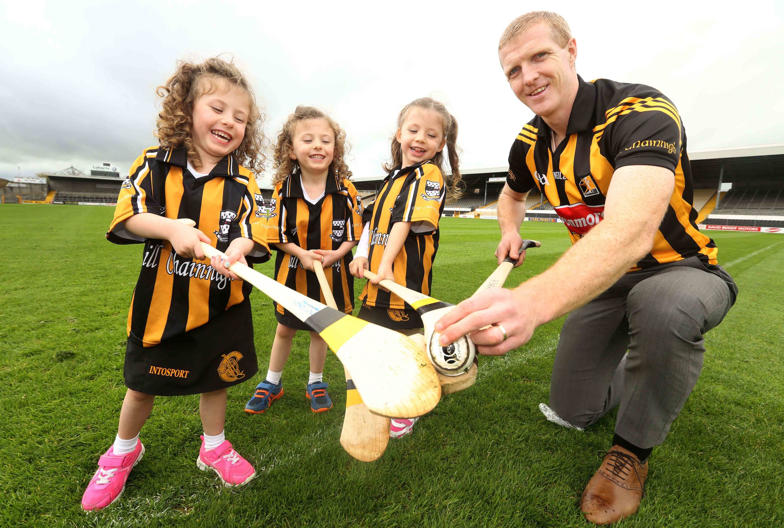  Kilkenny Hurling star Henry Shefflin and Tynan triplets launch the Friends of The Coombe charity calendar 