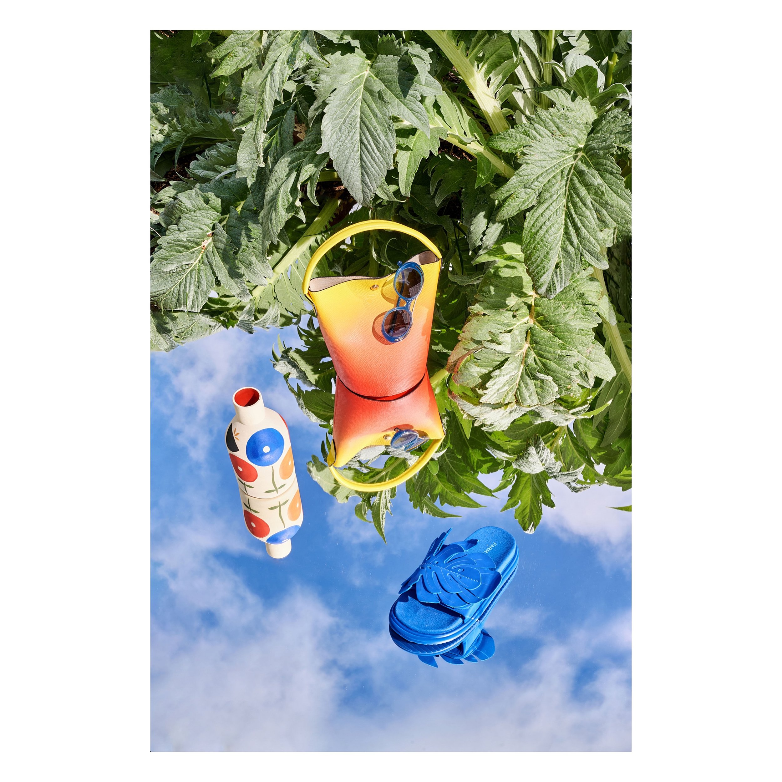 Parfum de vacances☀️par DIDIER DELMAS for @marieclairemaison @didierdelmasphotographe
*
Styliste @duboscqvirginie
*
#editorialphotoshoot #summer  #stilllifephotography #interiordesign #homedesign #homedecor #photoagency #photoshoot #parisagency #vale