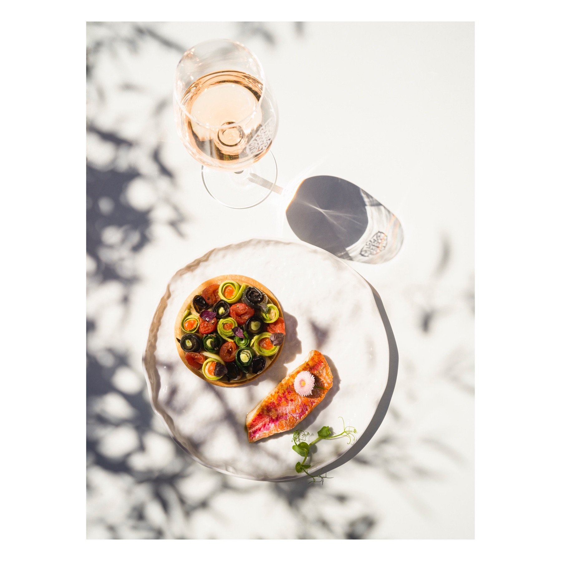A table @hoteldeparissainttropez by FRANCK HAMEL @franckhamel
&bull;
#gastronomie #sunlight #hoteldeparissainttropez #photographeculinaire&nbsp;#foodphotographer #stilllifephotography&nbsp;#photoagency #franckhamel&nbsp;#valeriepaumelleagent