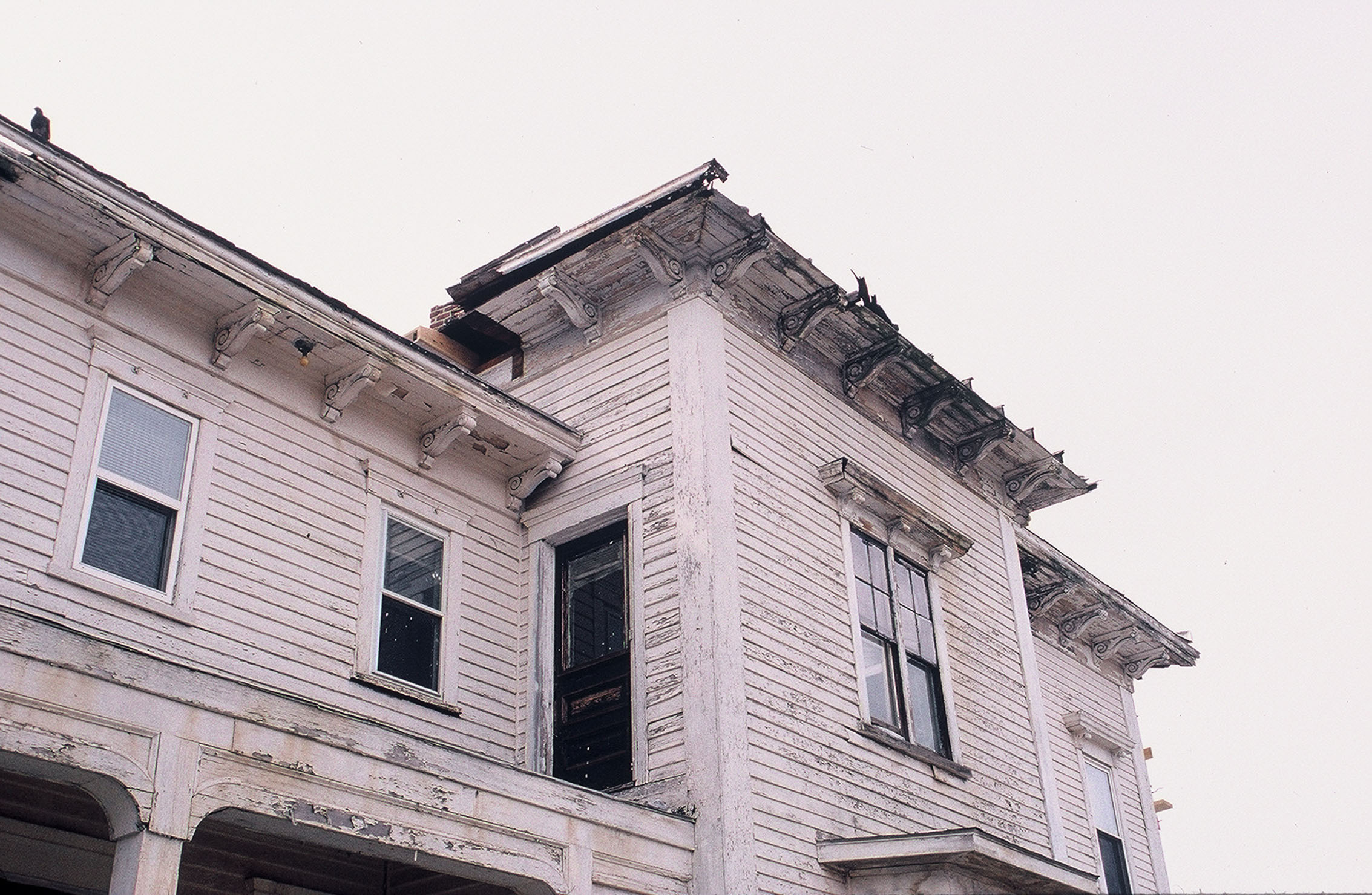  Deteriorating cornice and roof,&nbsp;2002  Photo credit: Clark Schoettle, Providence Revolving Fund  