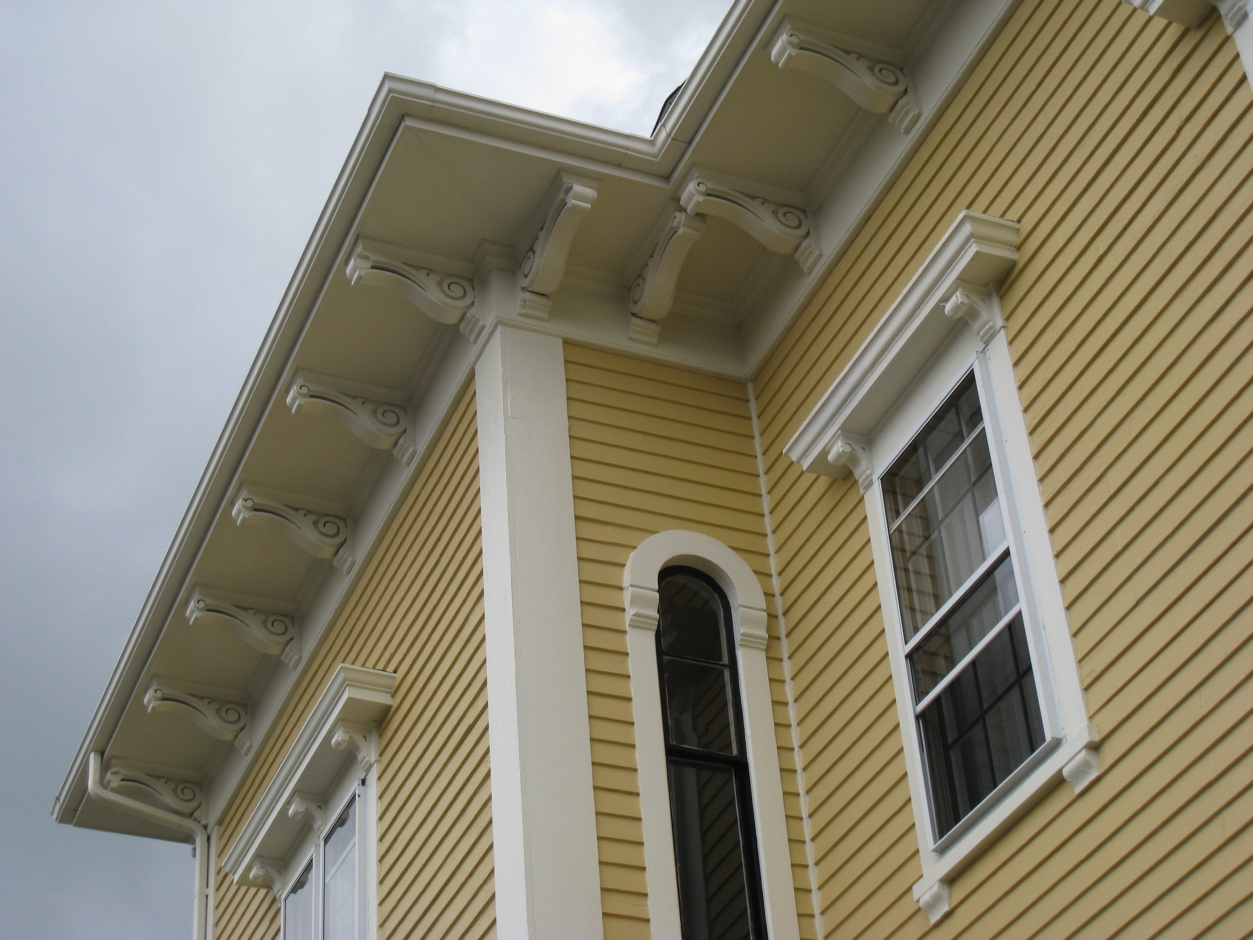  Restored cornice and roof, 2003  Photo credit: Clark Schoettle, Providence Revolving Fund  