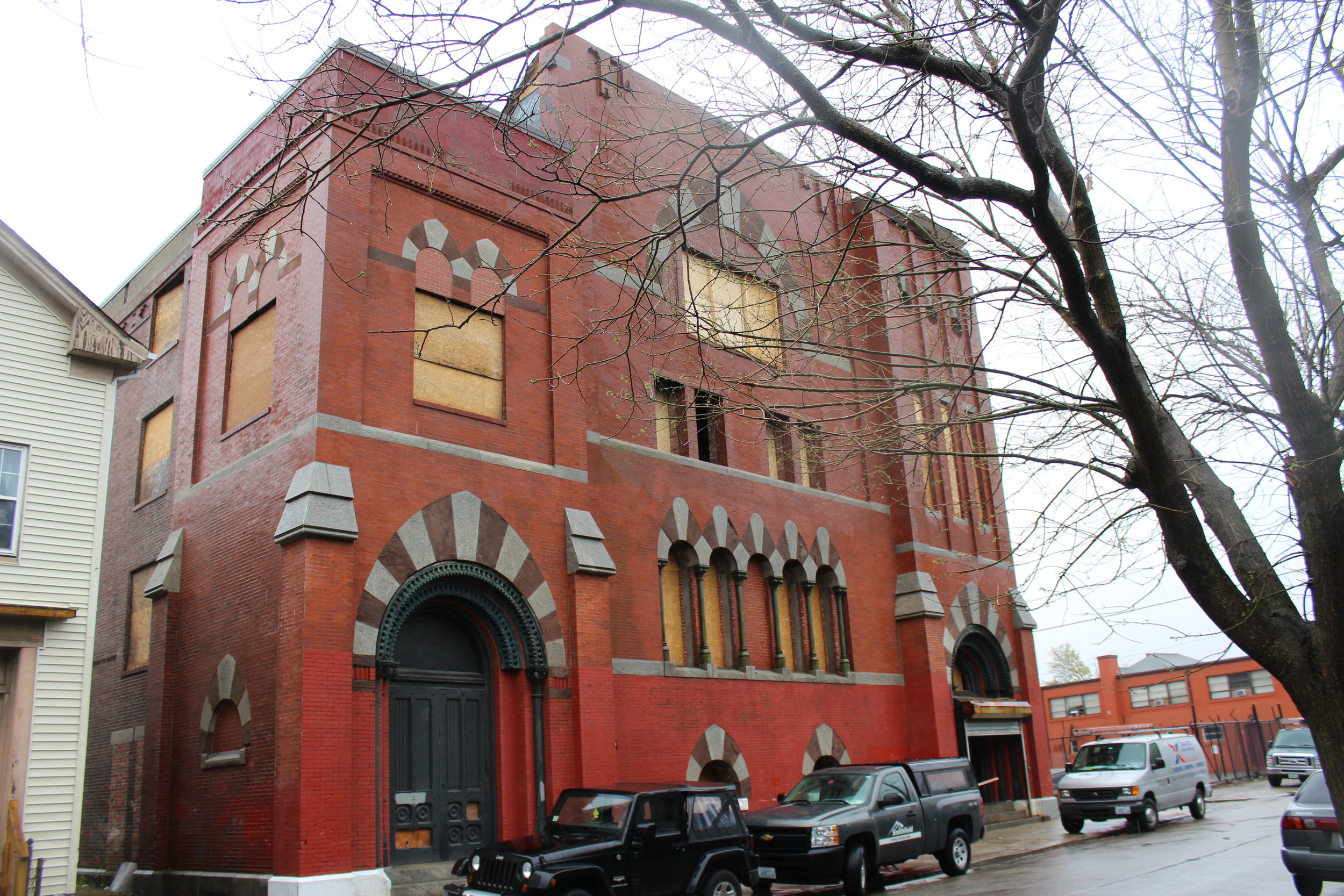  2 two-bedroom townhouses will occupy the first and second floors of the Harrison Street side of the building 