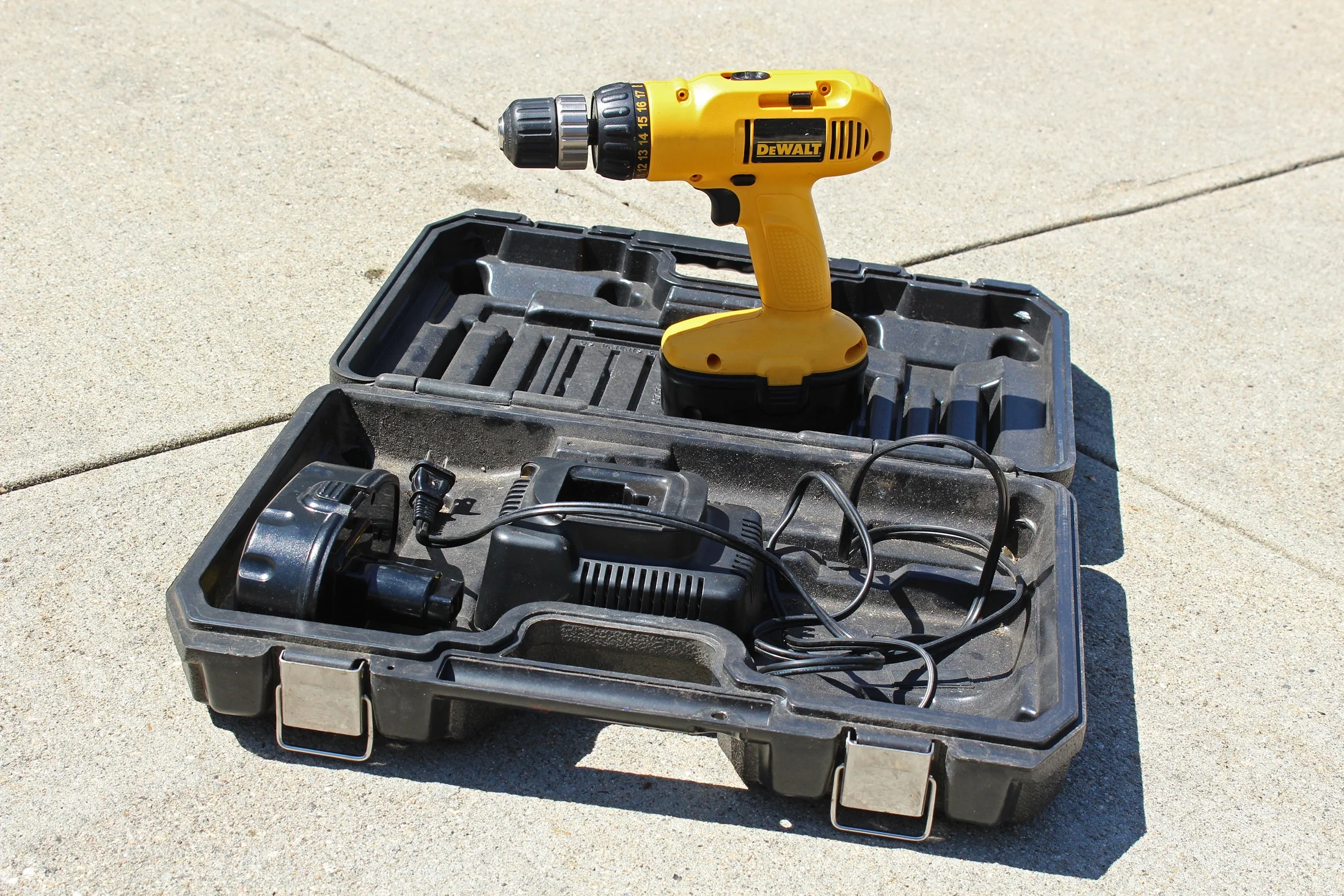 DEWALT Cordless drill