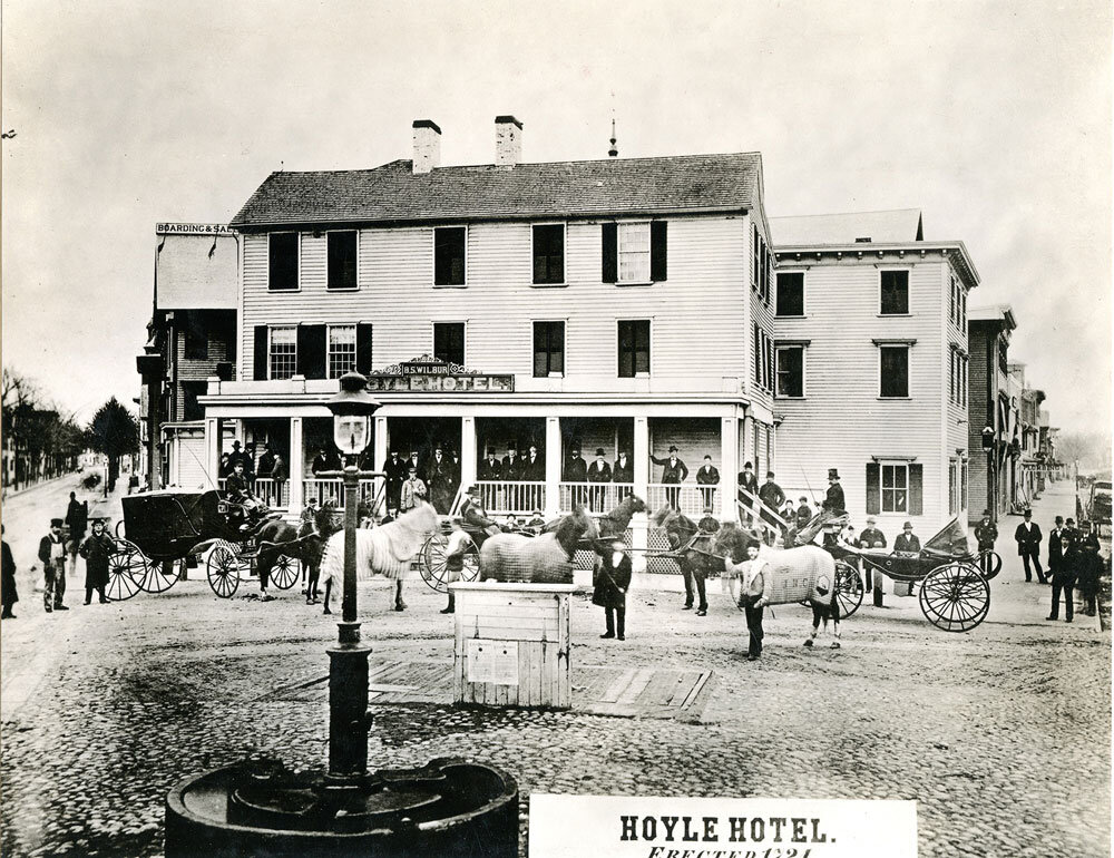  The original Hoyle Tavern, built in 1739, where the Citizens Bank Building now stands 