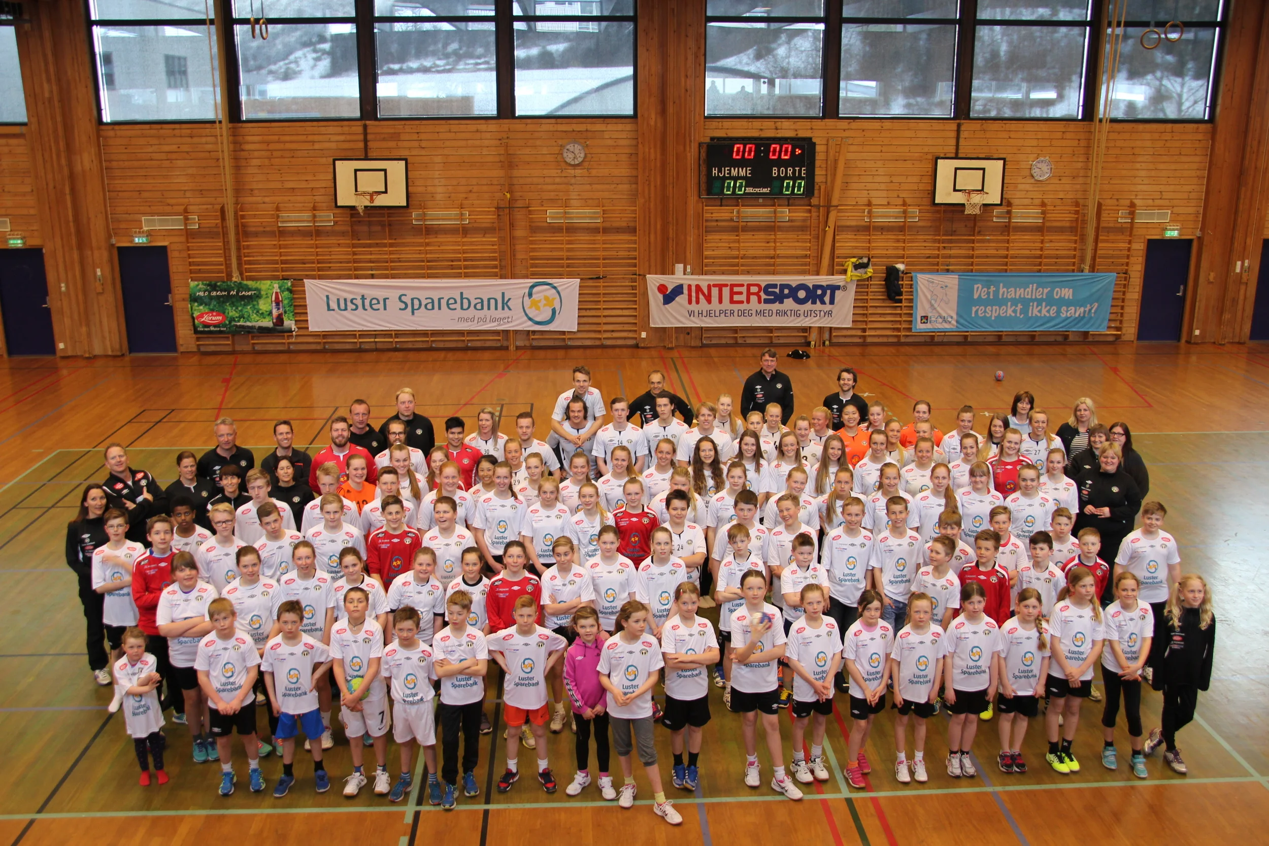 Handballens dag i Sogndal idrettshall