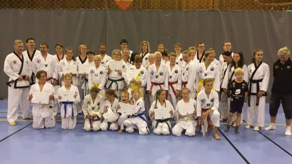Glad Sogndalsgjeng med nye grader. Foto: Cathrine Hovland