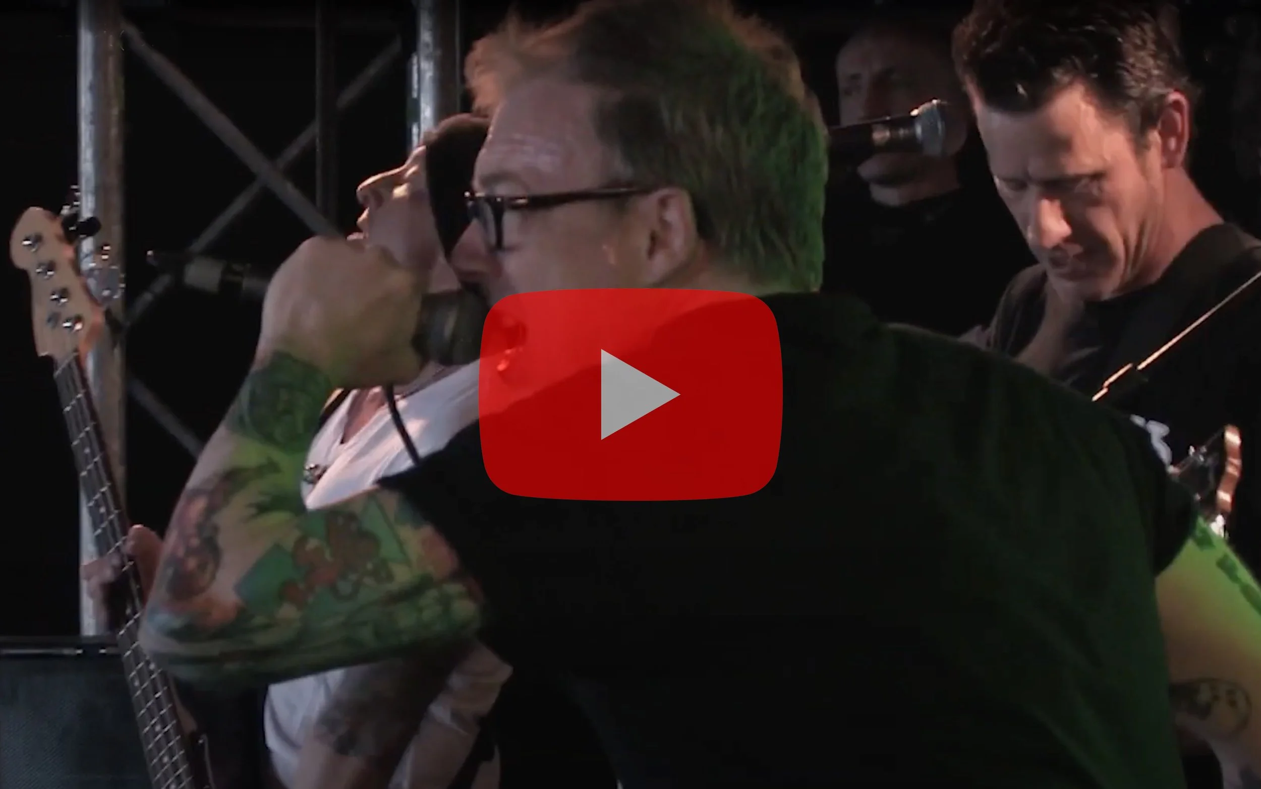 Check out this D.Y.S. set from Groezrock 2012